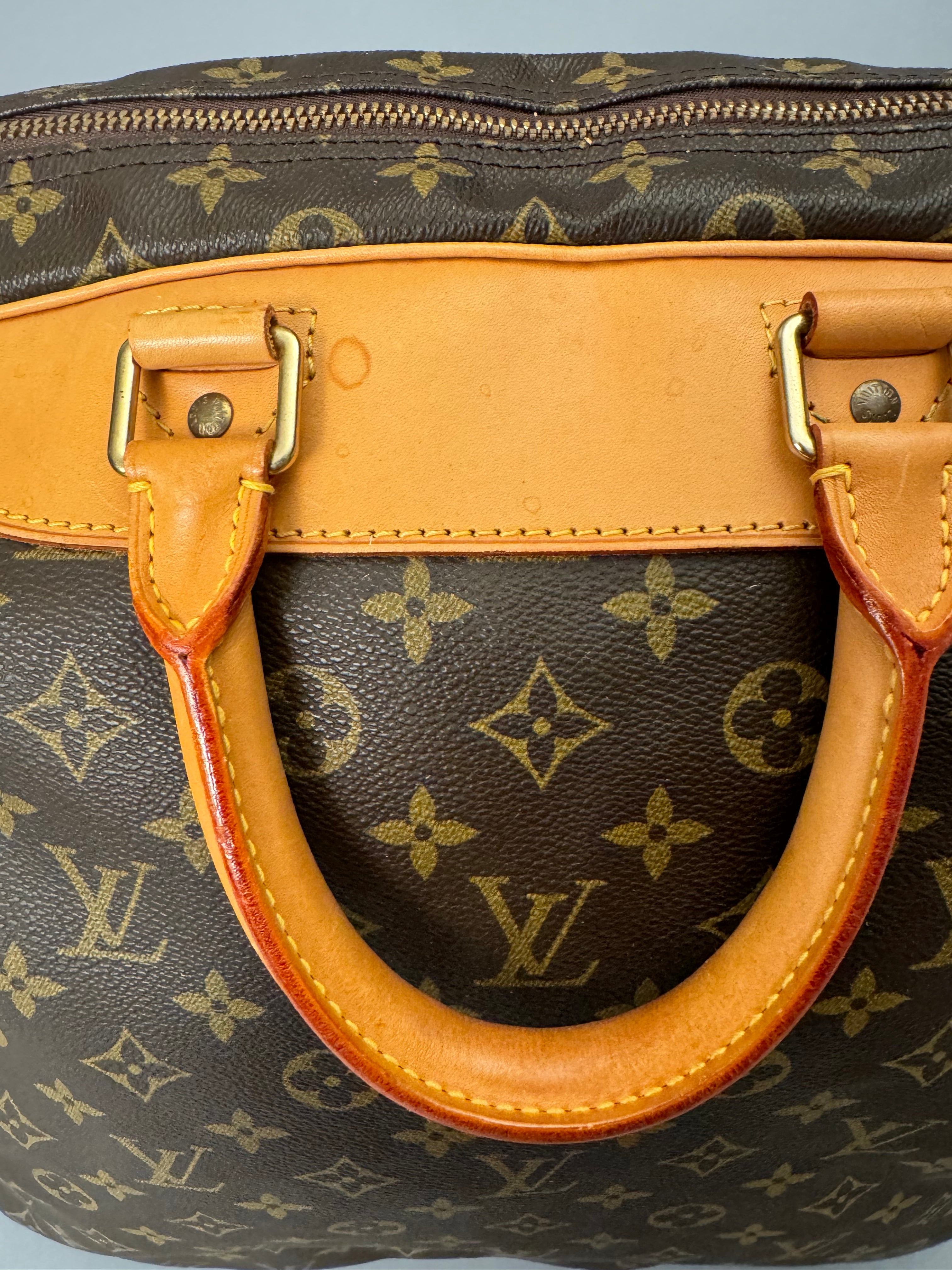 10286 Authentic Pre-loved Louis Vuitton Evasion Monogram