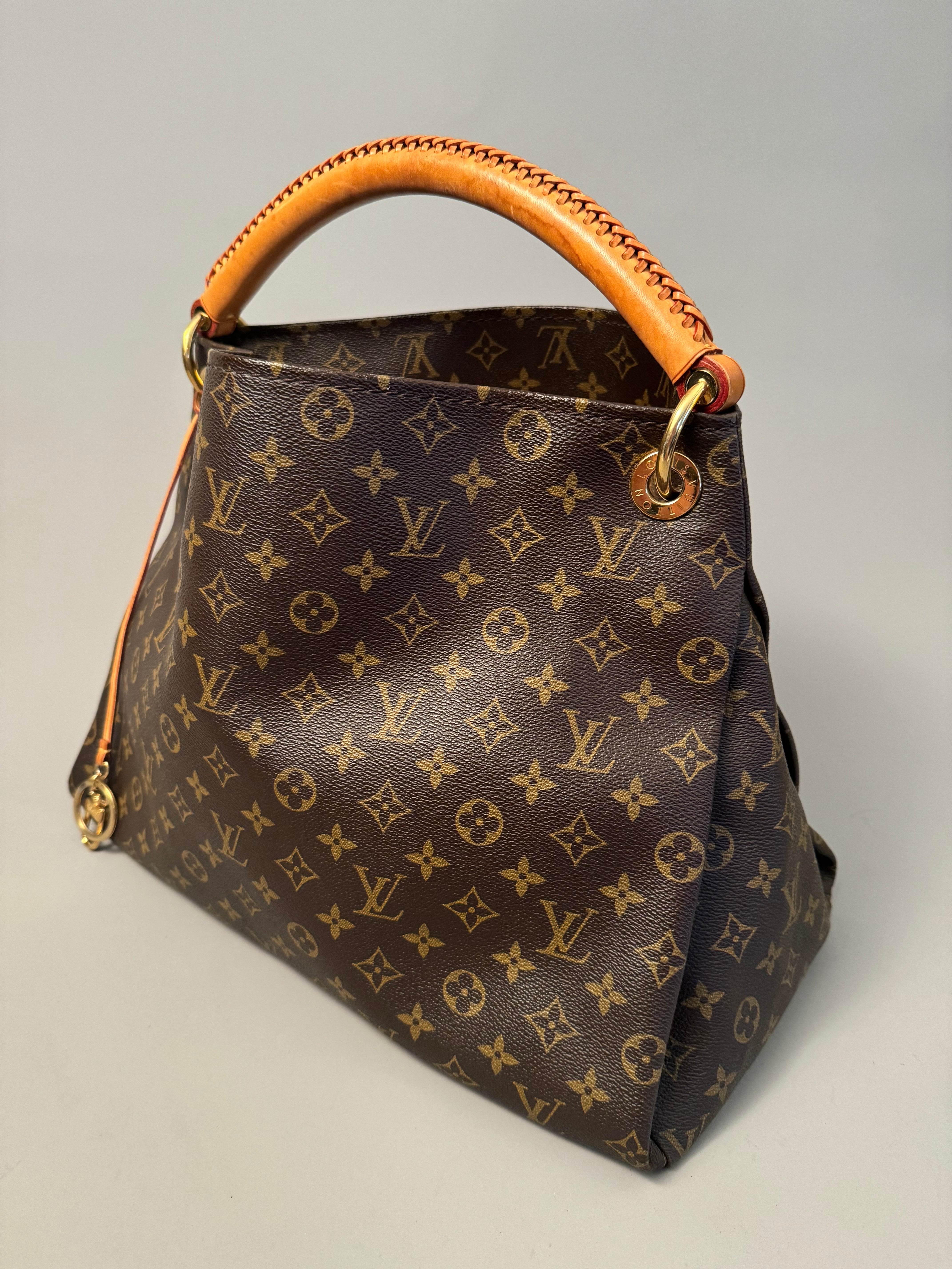 10280 Authentic Pre-loved Louis Vuitton Artsy MM in Monogram Canvas