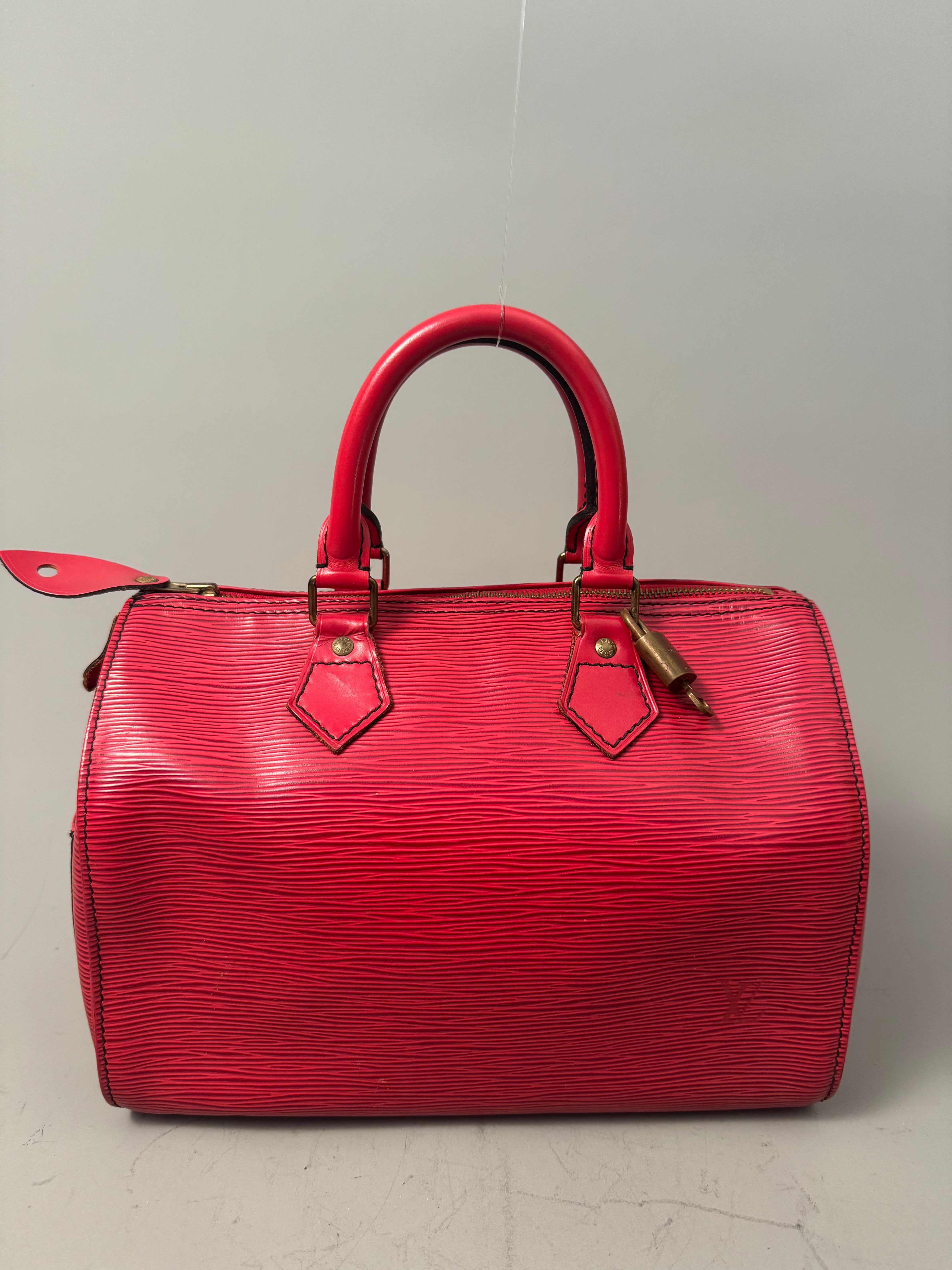 10133 Authentic Pre-loved Louis Vuitton Speedy 25 in Red Epi Leather