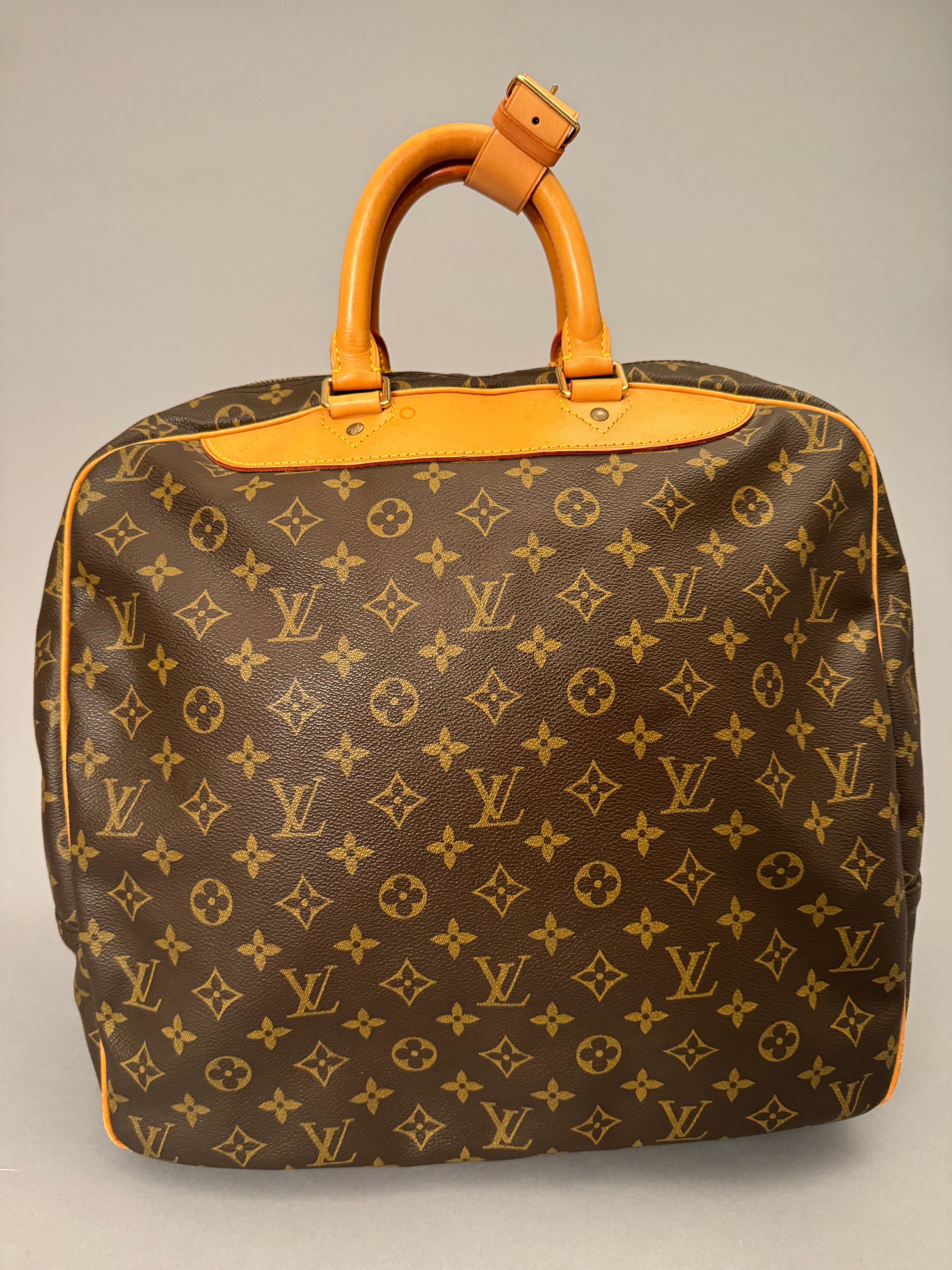 10286 Authentic Pre-loved Louis Vuitton Evasion Monogram