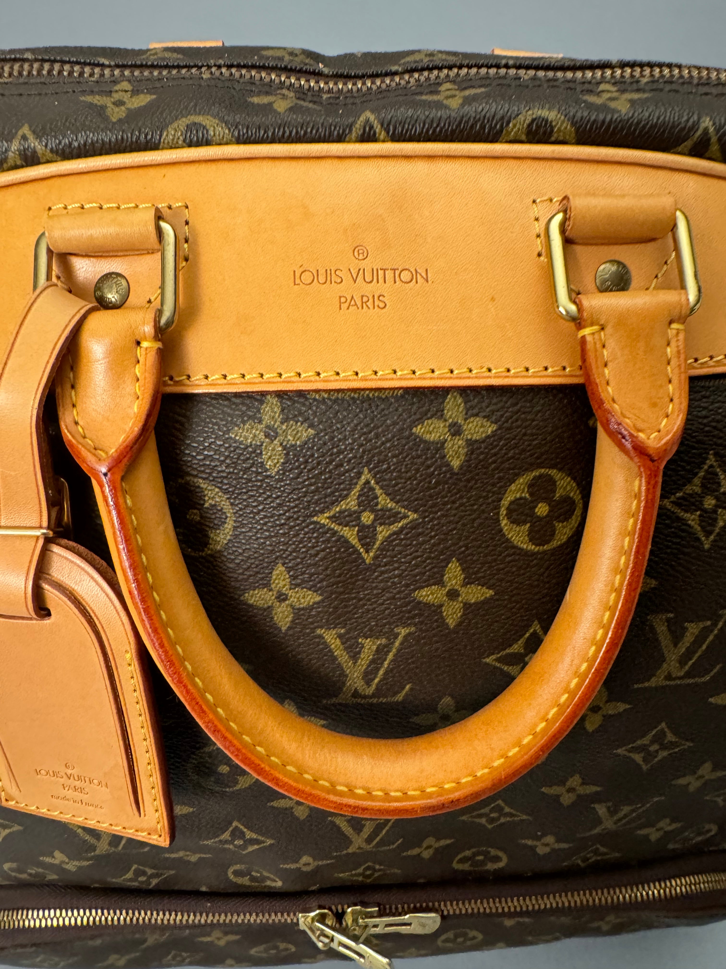 10286 Authentic Pre-loved Louis Vuitton Evasion Monogram