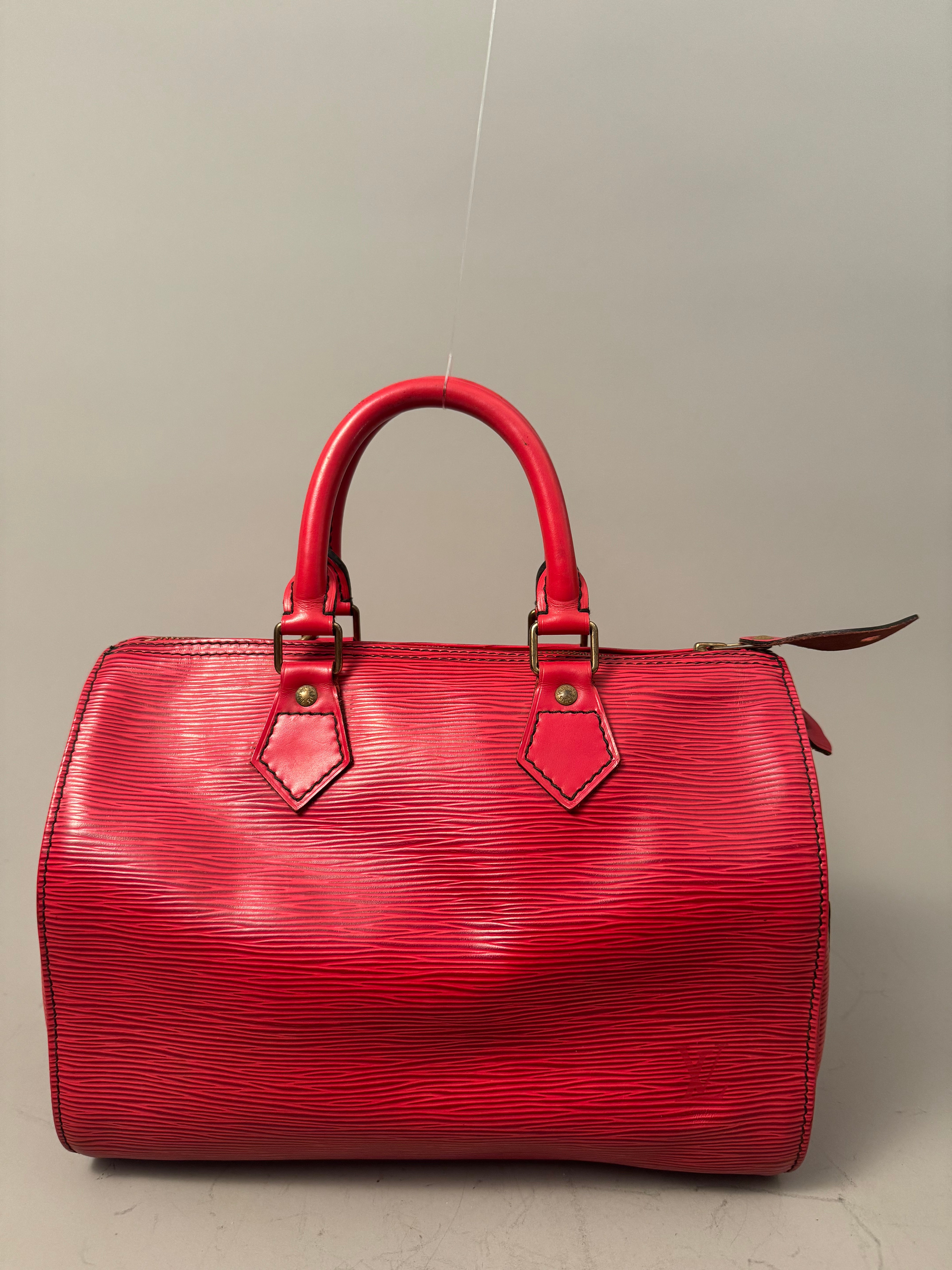 10133 Authentic Pre-loved Louis Vuitton Speedy 25 in Red Epi Leather