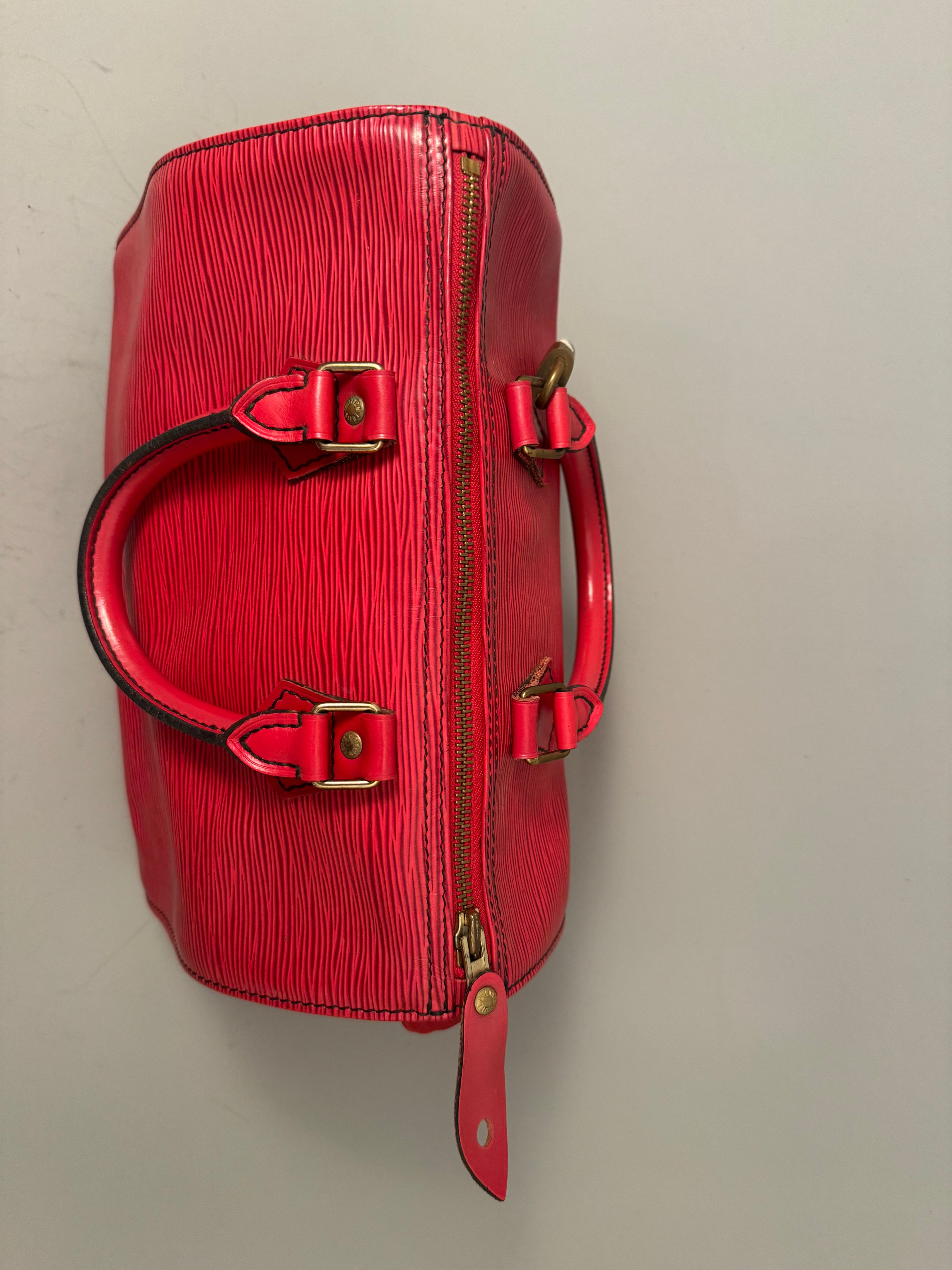 10133 Authentic Pre-loved Louis Vuitton Speedy 25 in Red Epi Leather