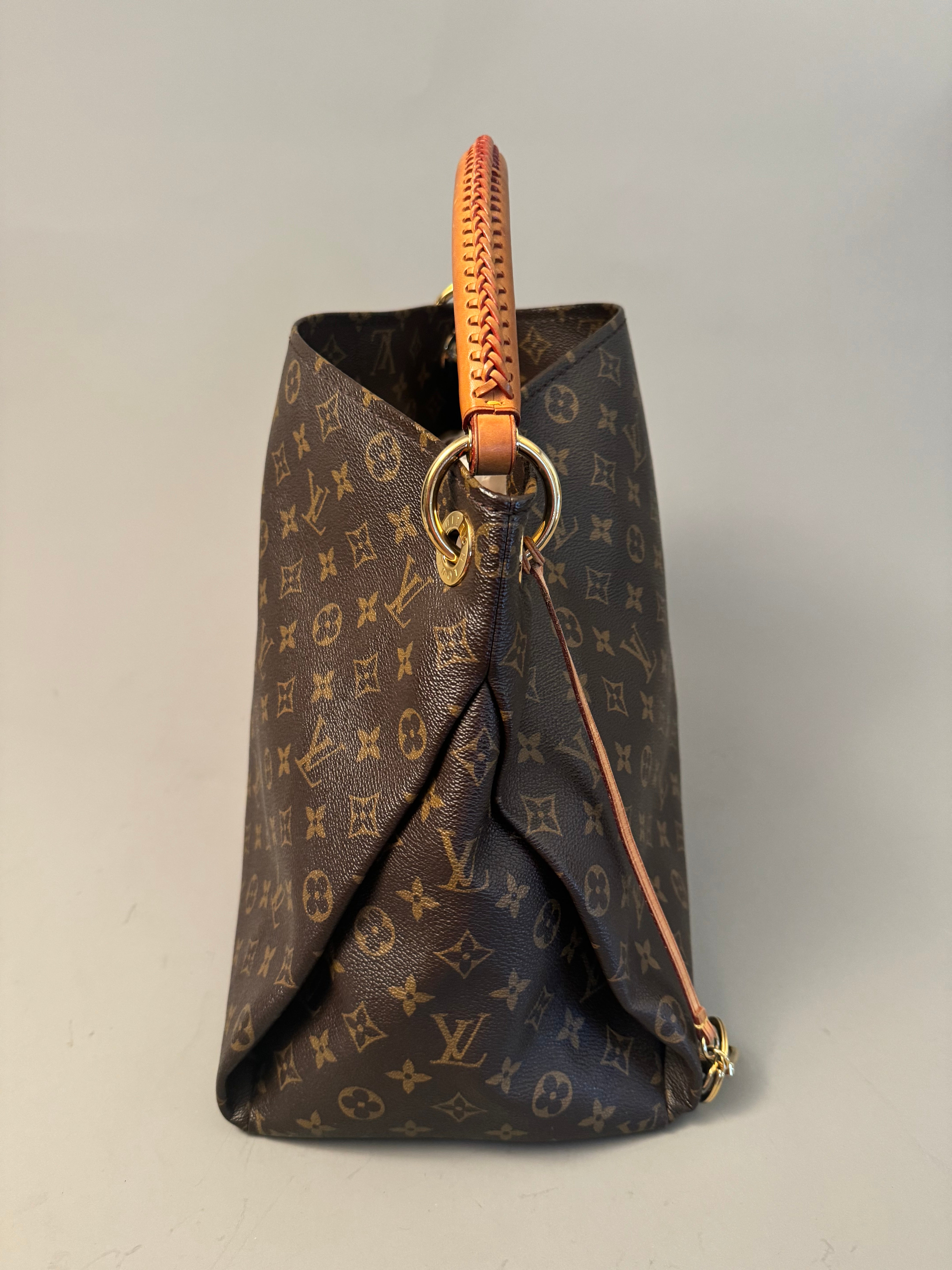 10175 Authentic Pre-loved Louis Vuitton Artsy MM in Monogram Canvas