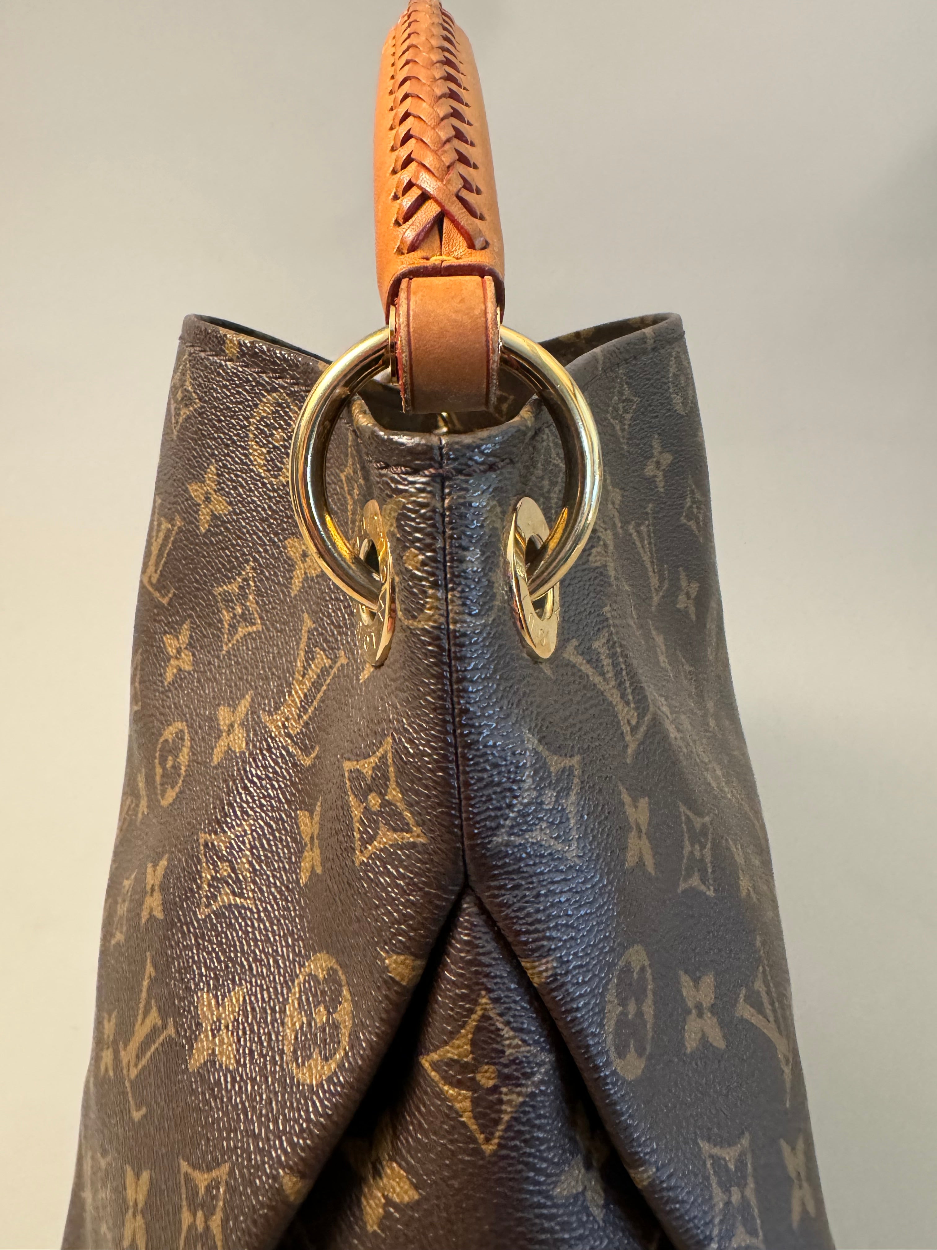 10175 Authentic Pre-loved Louis Vuitton Artsy MM in Monogram Canvas