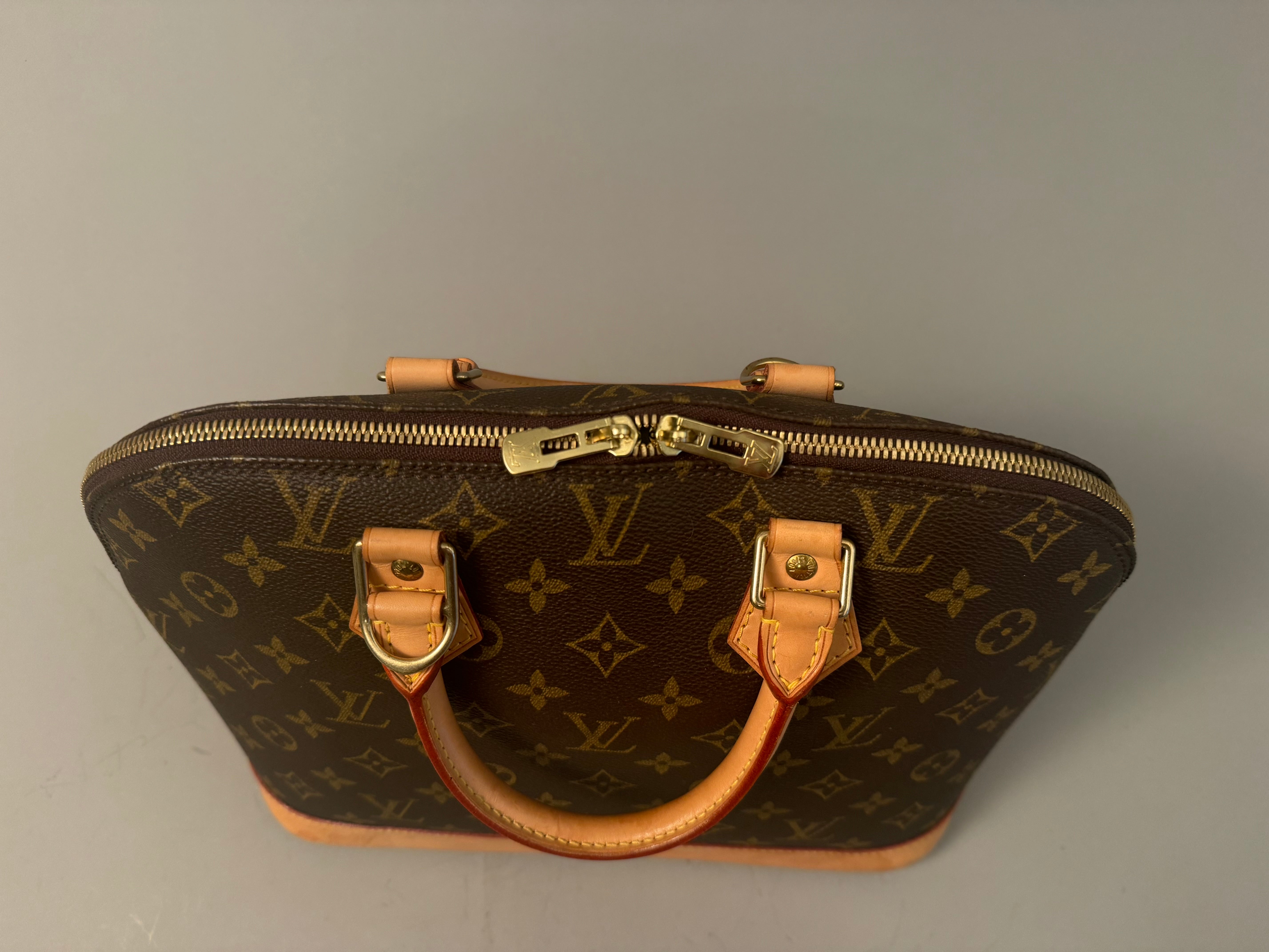 10235 Authentic Pre-Loved Louis Vuitton Alma in Monogram Canvas Fl0033