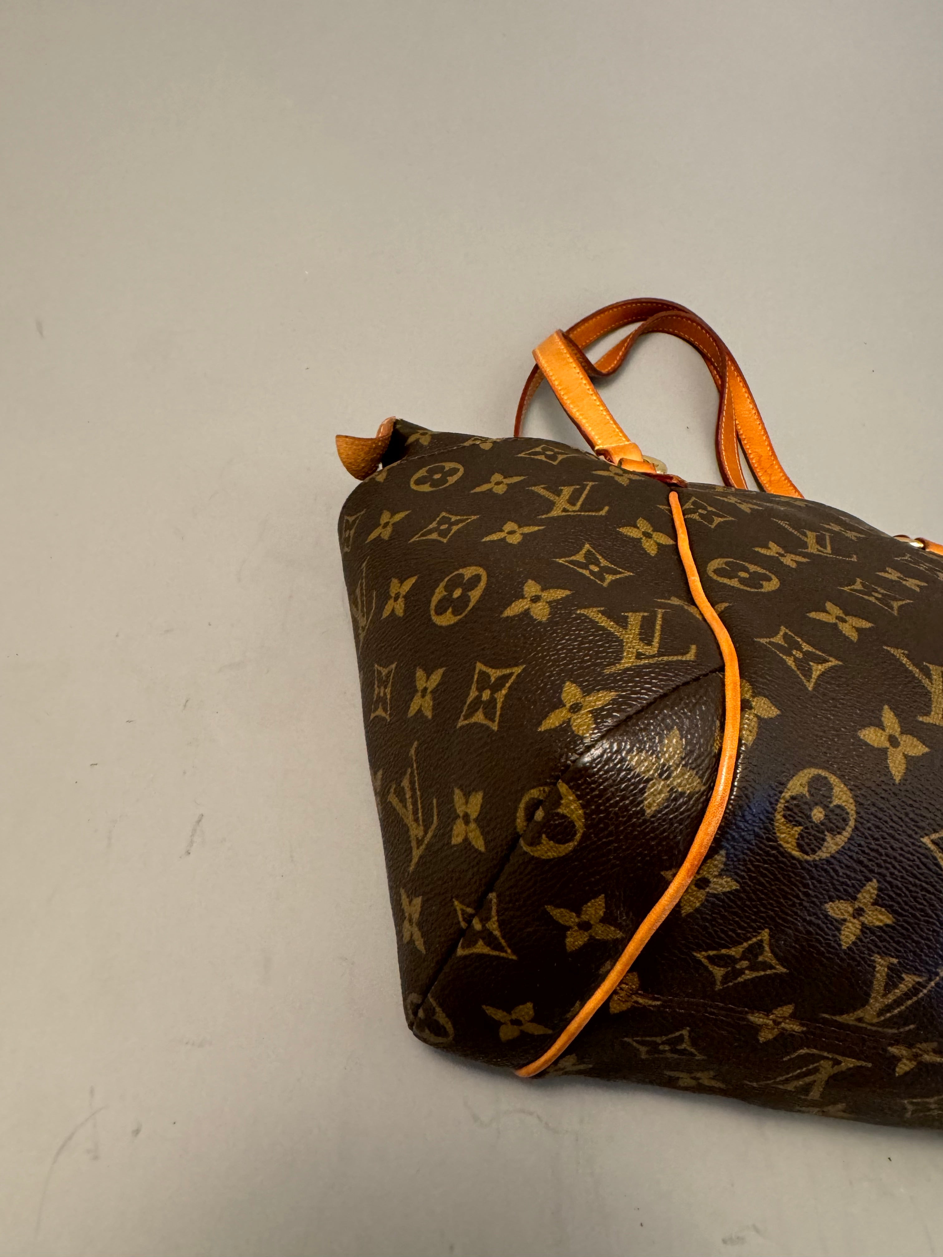 10177 Authentic Pre-loved Louis Vuitton Totally PM in Monogram Canvas