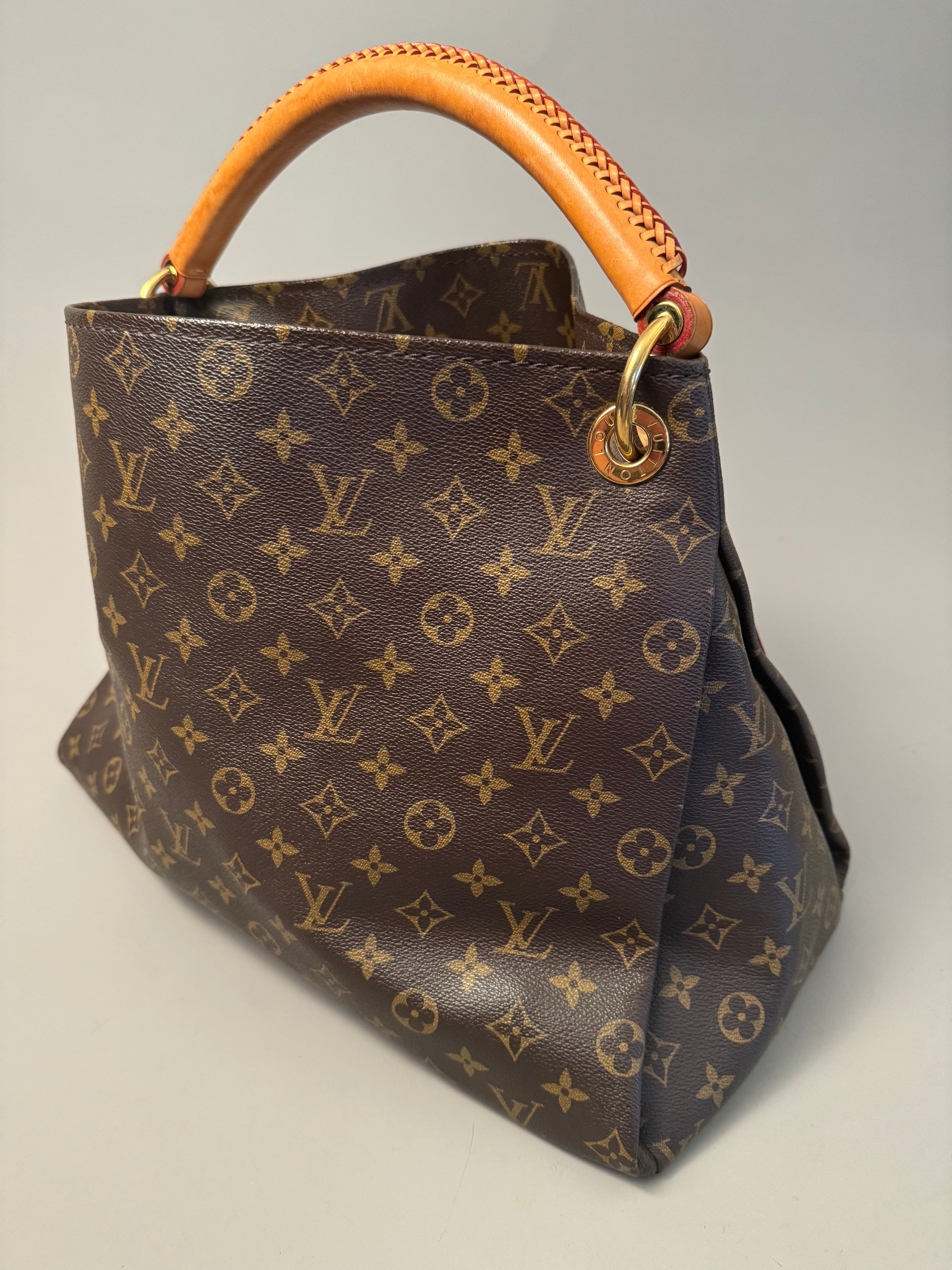 10280 Authentic Pre-loved Louis Vuitton Artsy MM in Monogram Canvas