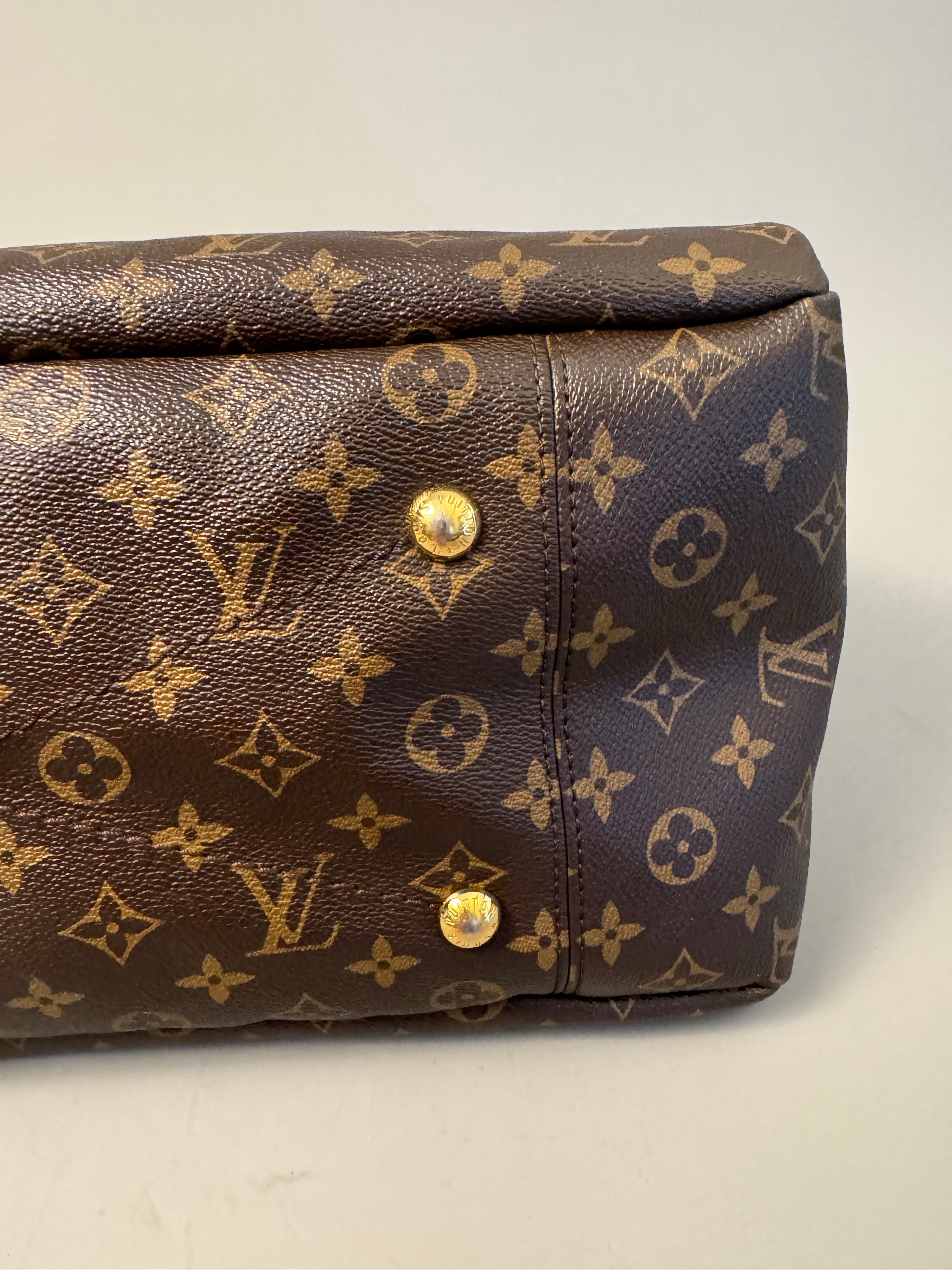 10175 Authentic Pre-loved Louis Vuitton Artsy MM in Monogram Canvas