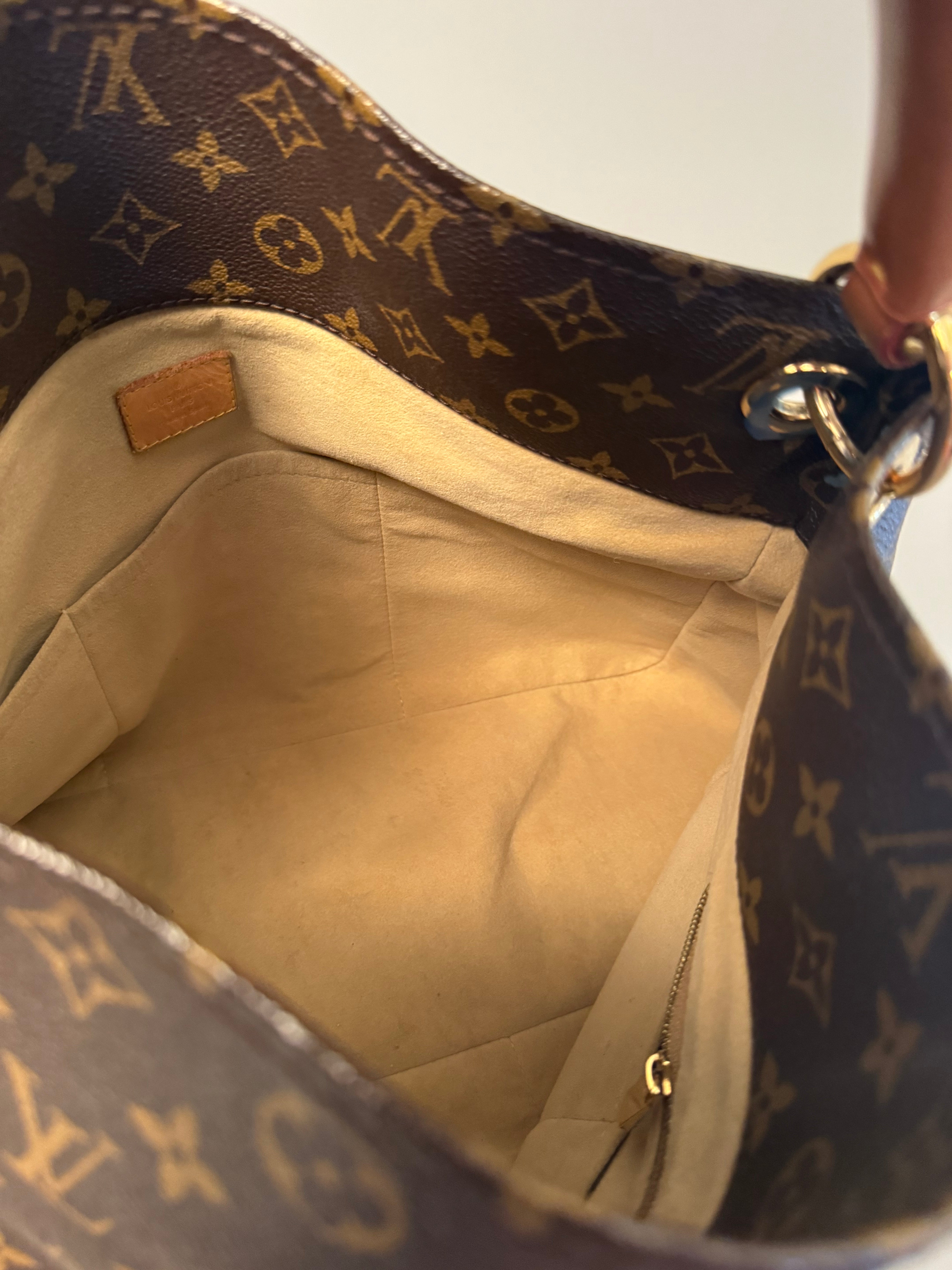 10175 Authentic Pre-loved Louis Vuitton Artsy MM in Monogram Canvas