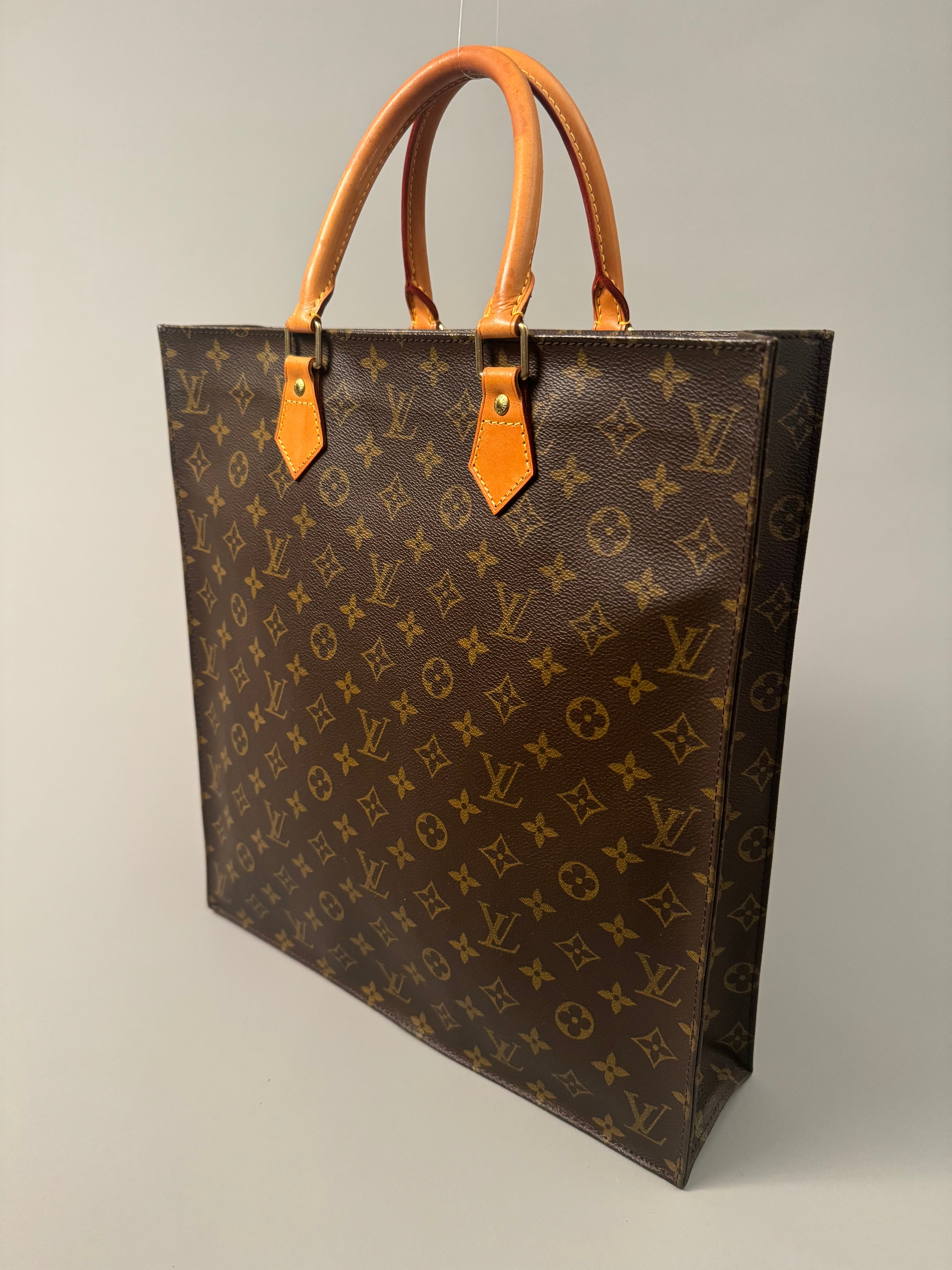 10085 Authentic Pre-loved Louis Vuitton Sac Plat in Monogram Canvas