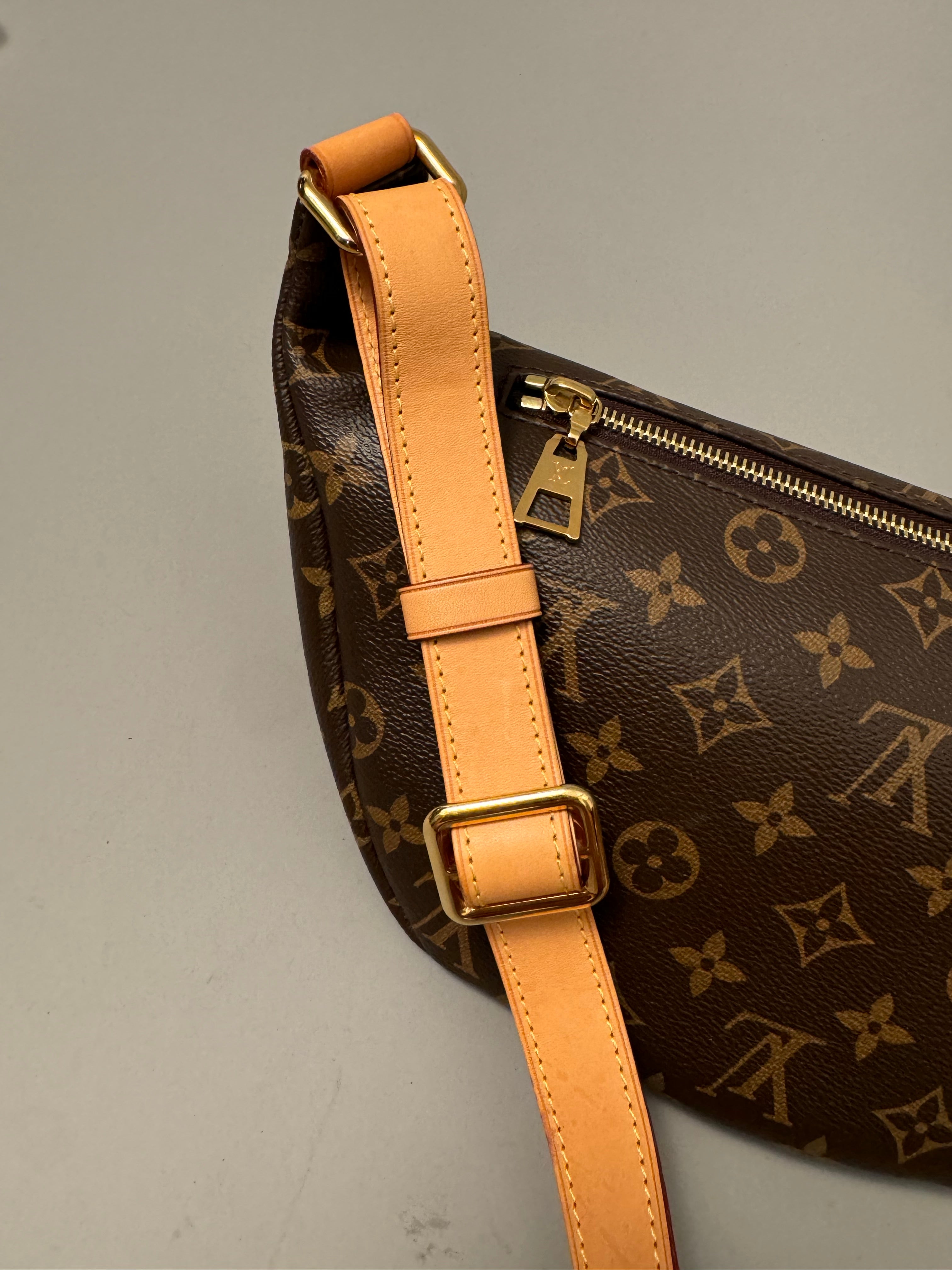 10240 Authentic Pre-Loved Louis Vuitton Bumbag in Monogram Canvas