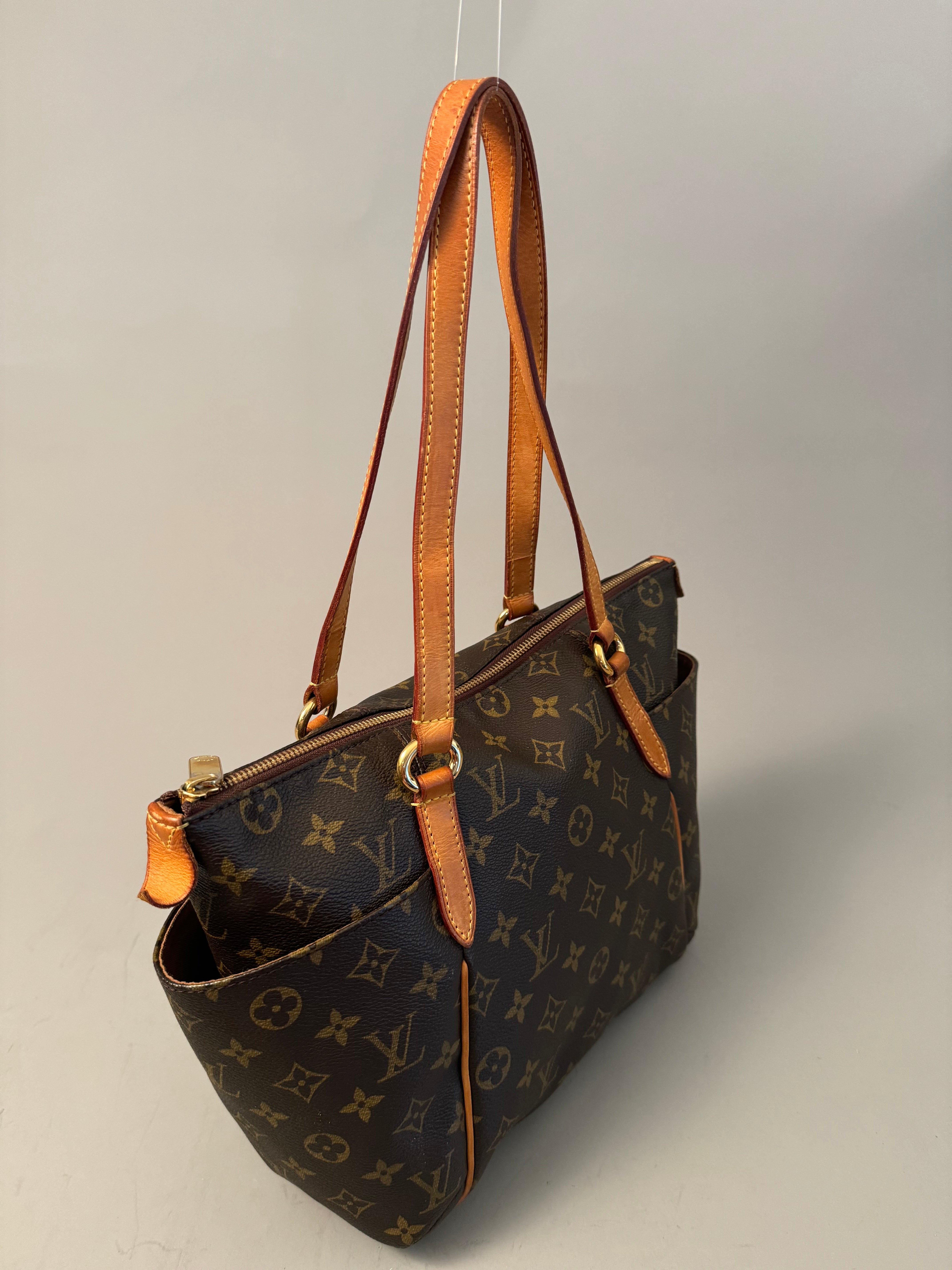 10177 Authentic Pre-loved Louis Vuitton Totally PM in Monogram Canvas