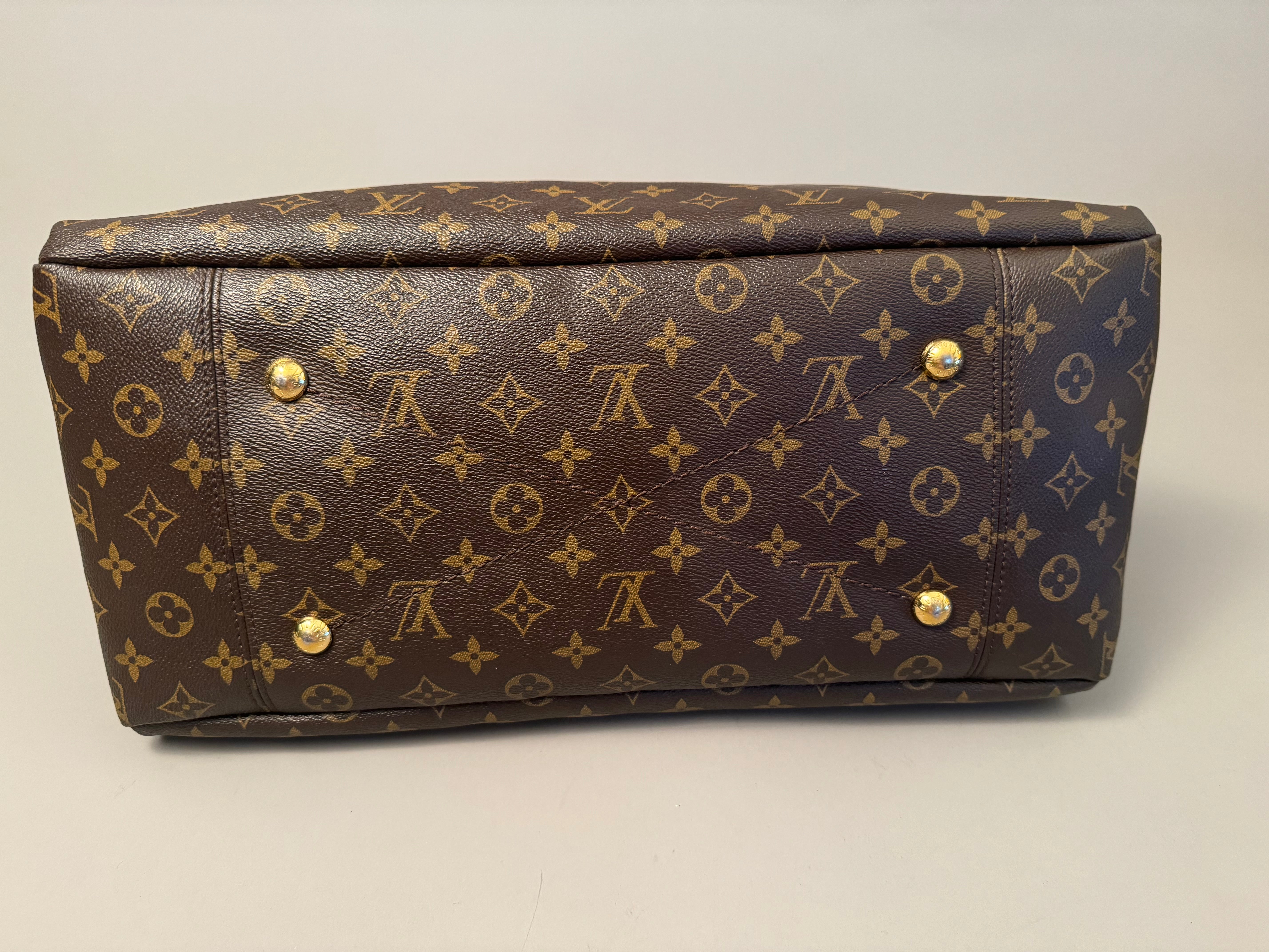 10280 Authentic Pre-loved Louis Vuitton Artsy MM in Monogram Canvas