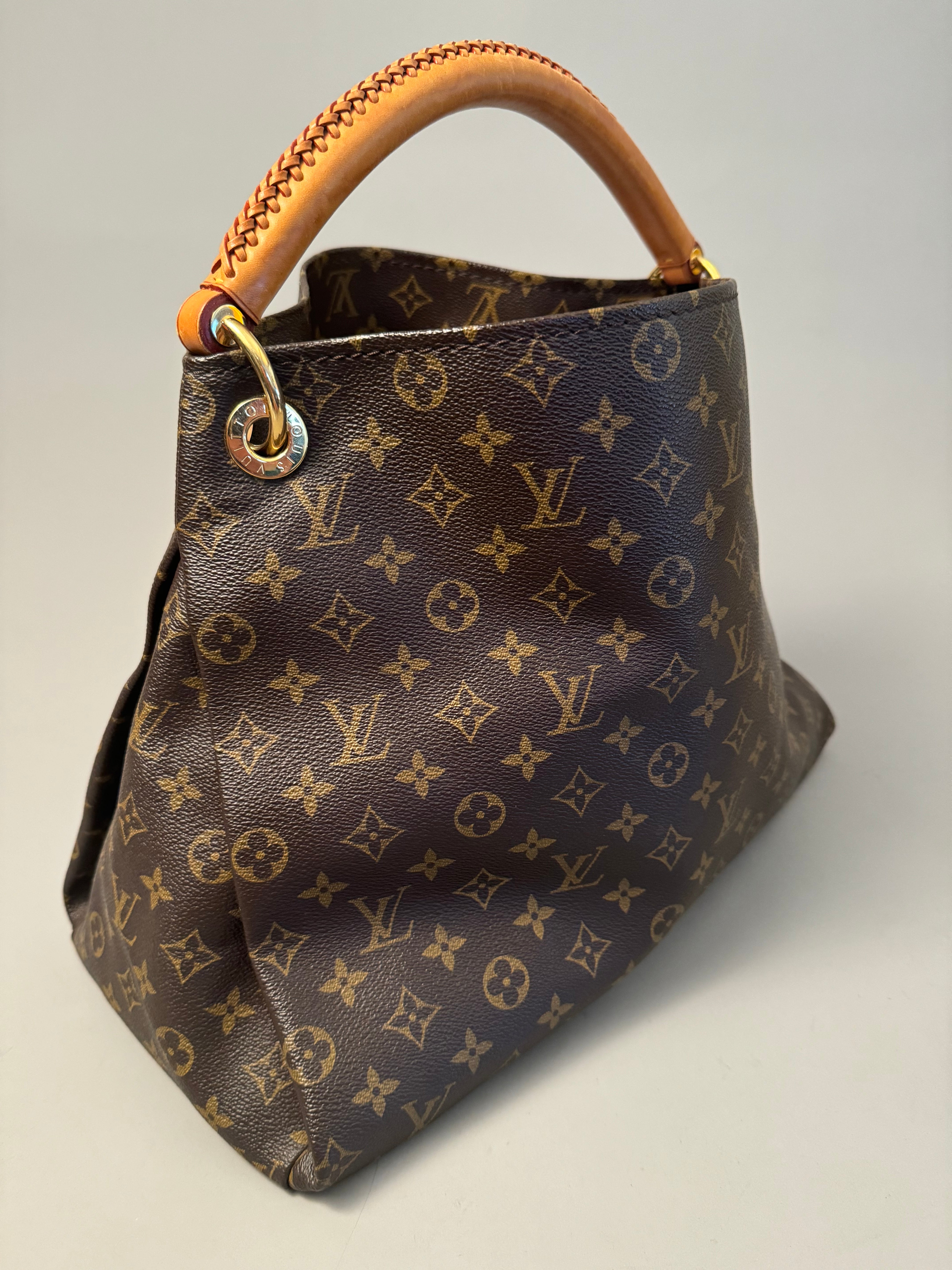 10280 Authentic Pre-loved Louis Vuitton Artsy MM in Monogram Canvas