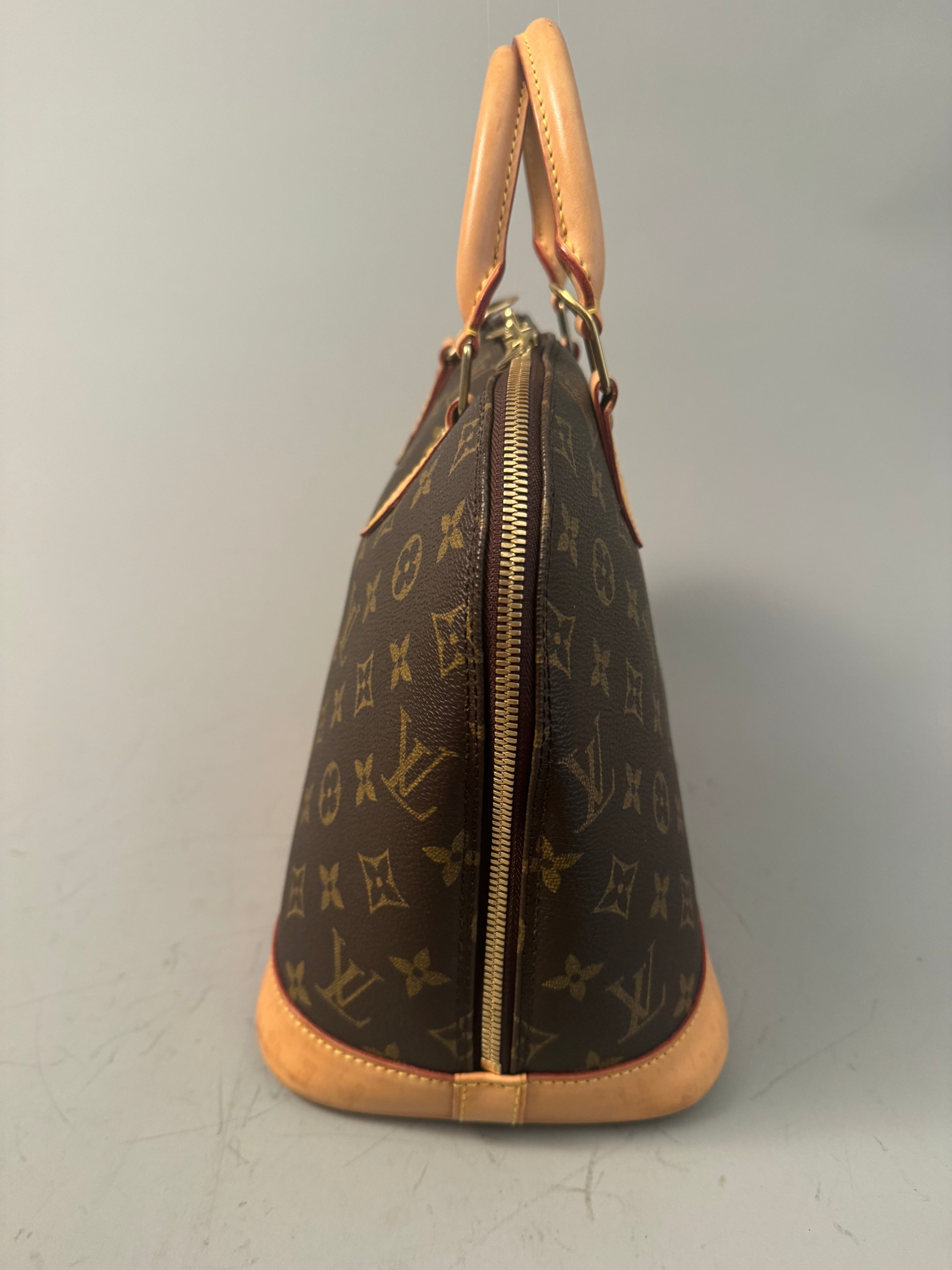 10235 Authentic Pre-Loved Louis Vuitton Alma in Monogram Canvas Fl0033