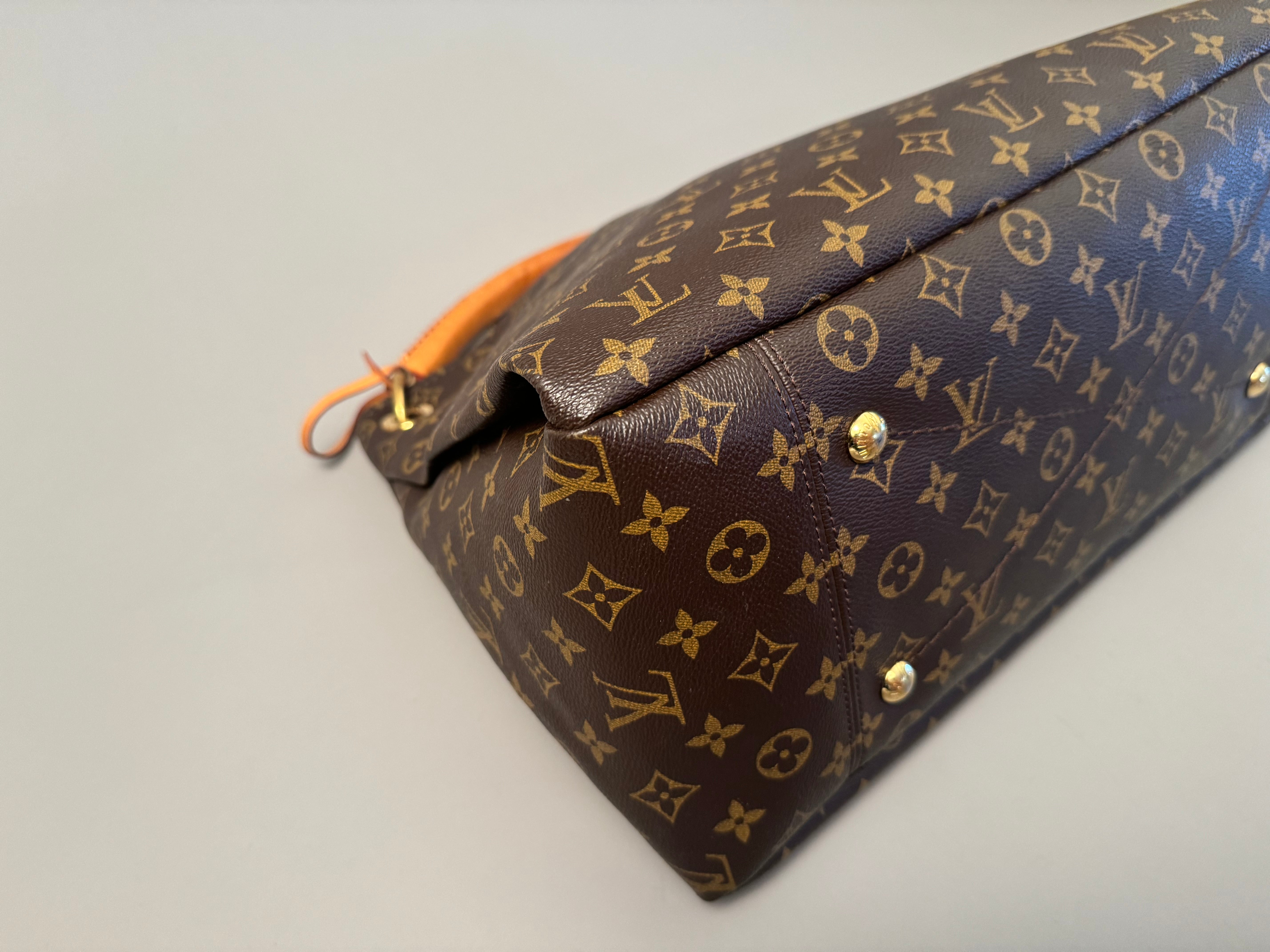 10280 Authentic Pre-loved Louis Vuitton Artsy MM in Monogram Canvas