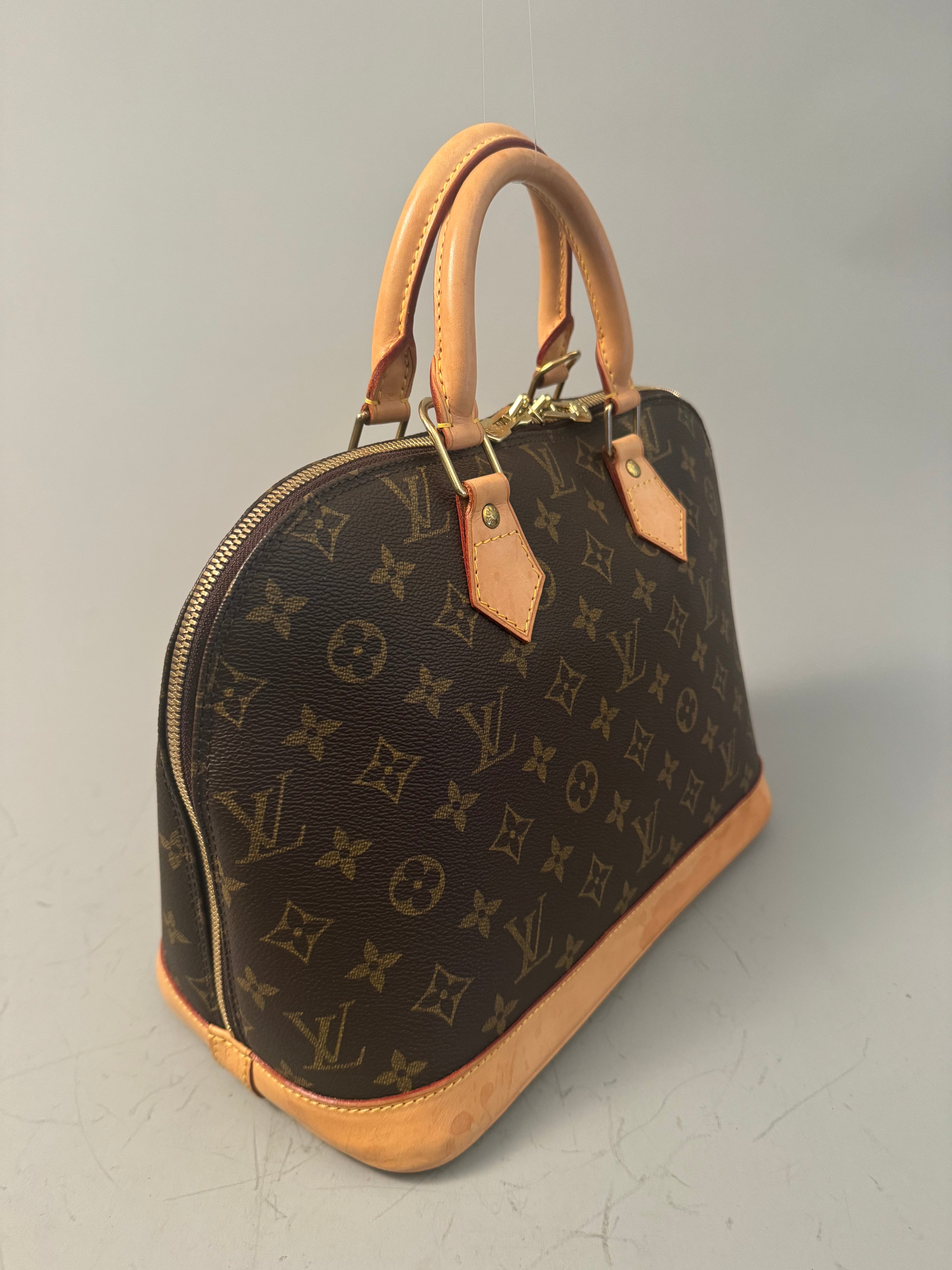 10235 Authentic Pre-Loved Louis Vuitton Alma in Monogram Canvas Fl0033