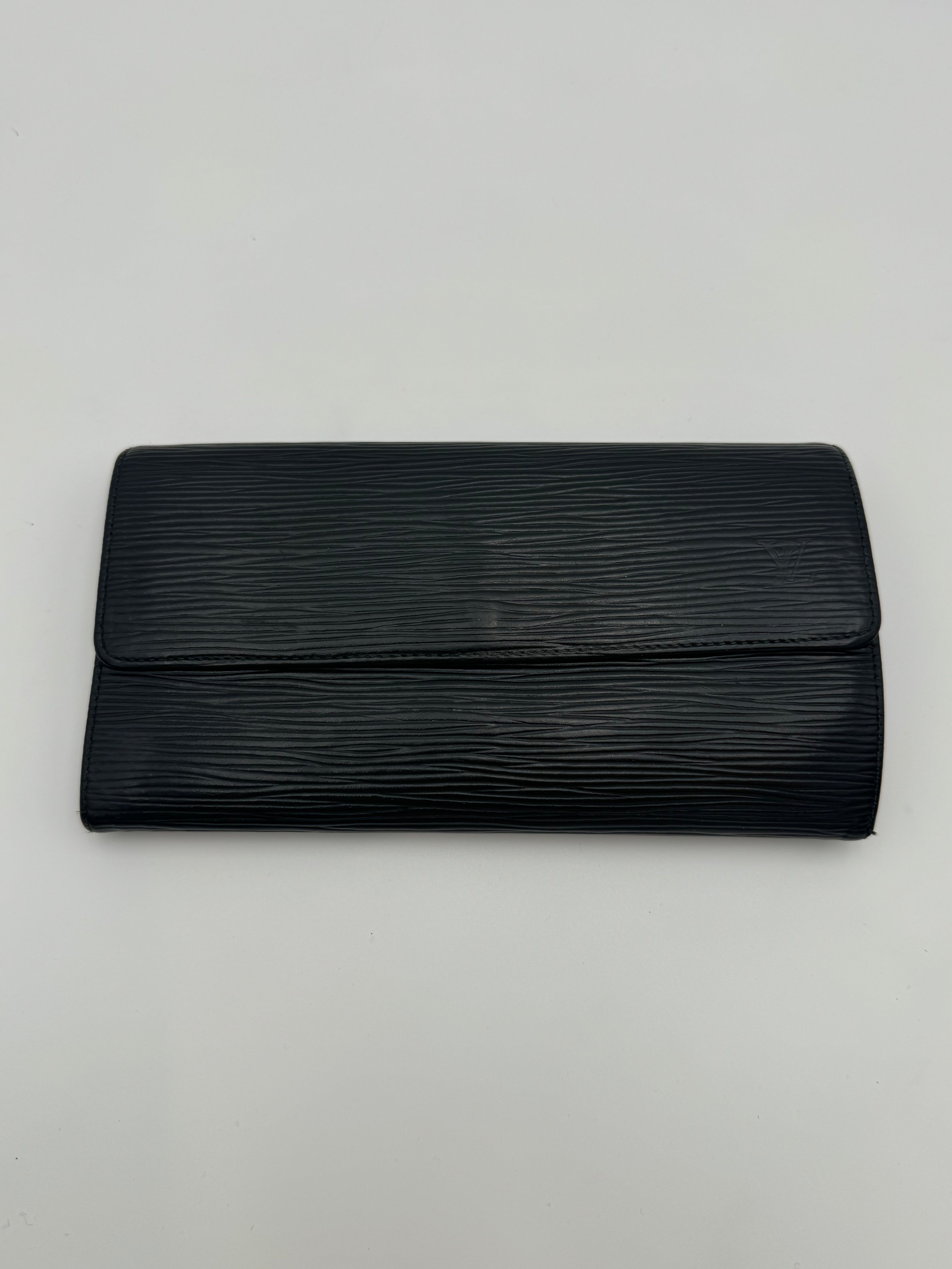 10320 Authentic Pre-loved Louis Vuitton Long Wallet in Black Epi Leather