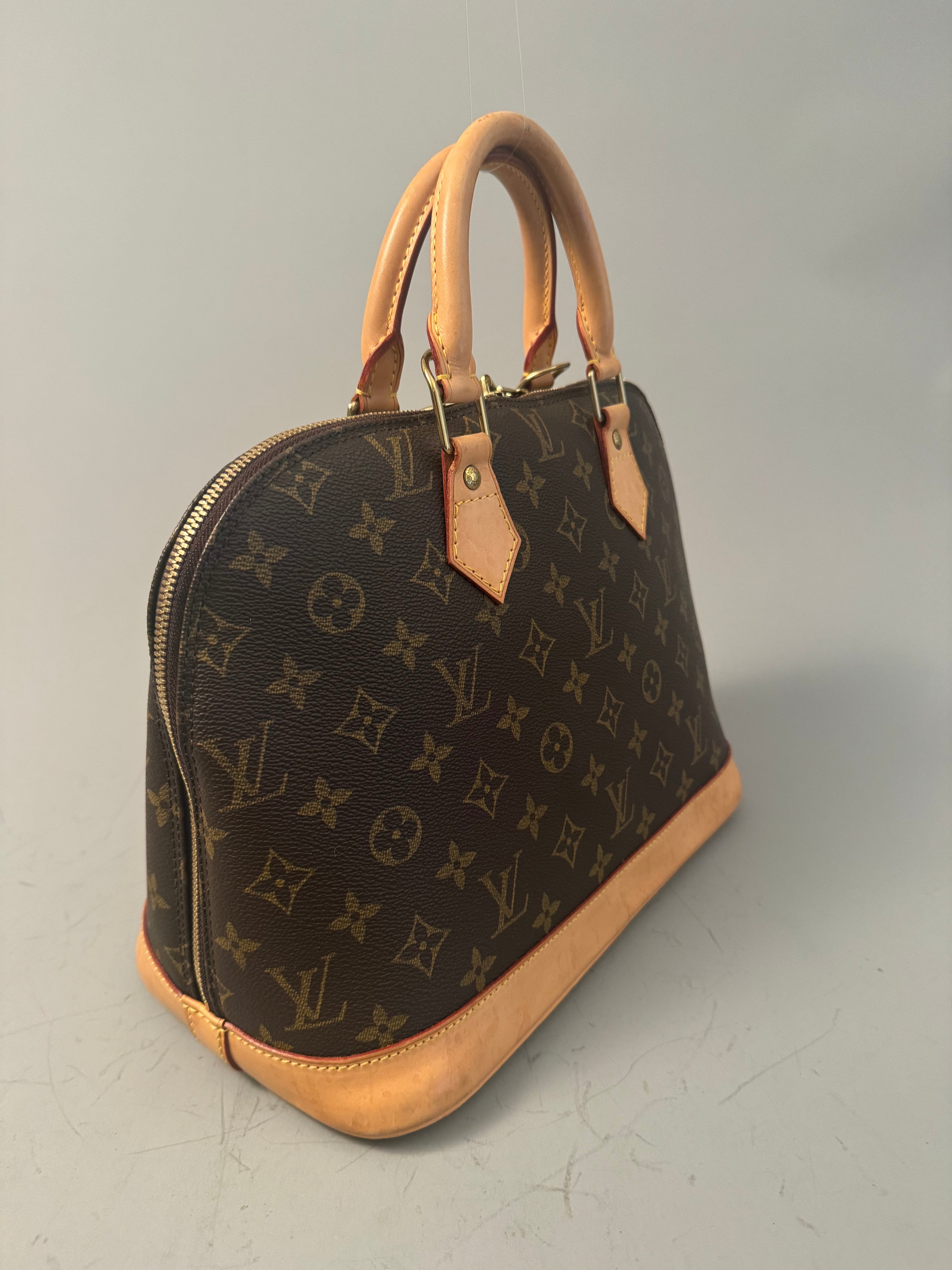 10235 Authentic Pre-Loved Louis Vuitton Alma in Monogram Canvas Fl0033