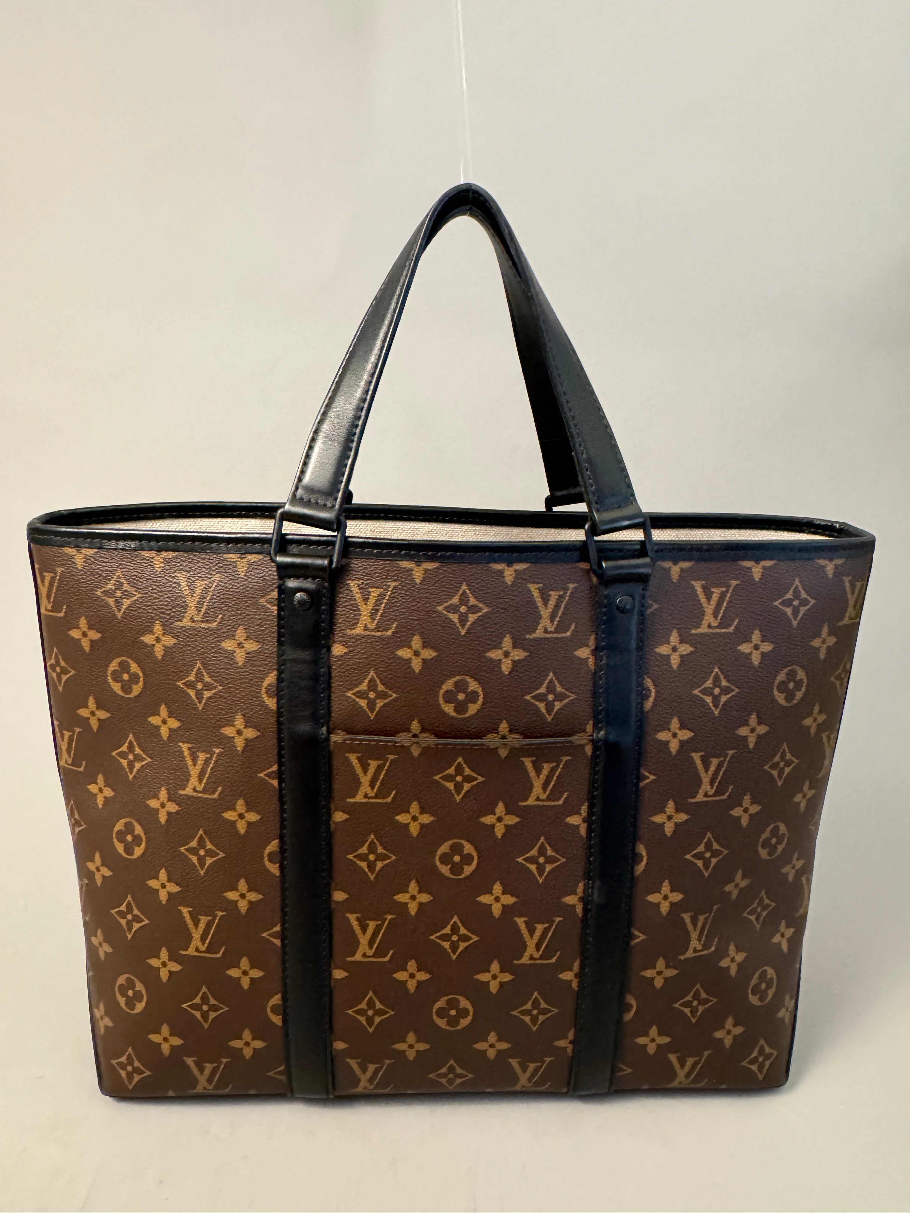 10195 Authentic Pre-loved Louis Vuitton
Weekend Tote in Monogram Canvas