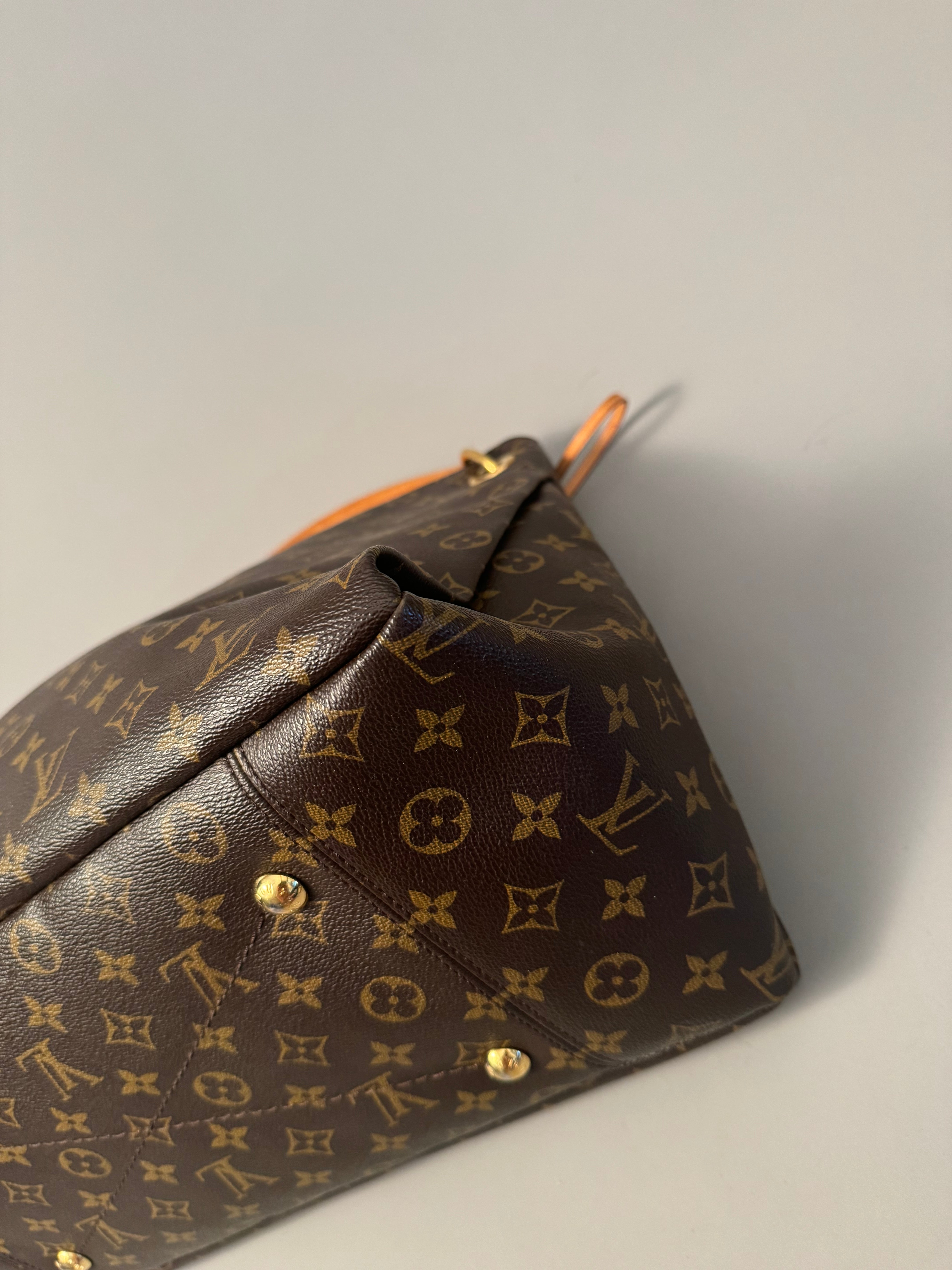 10280 Authentic Pre-loved Louis Vuitton Artsy MM in Monogram Canvas