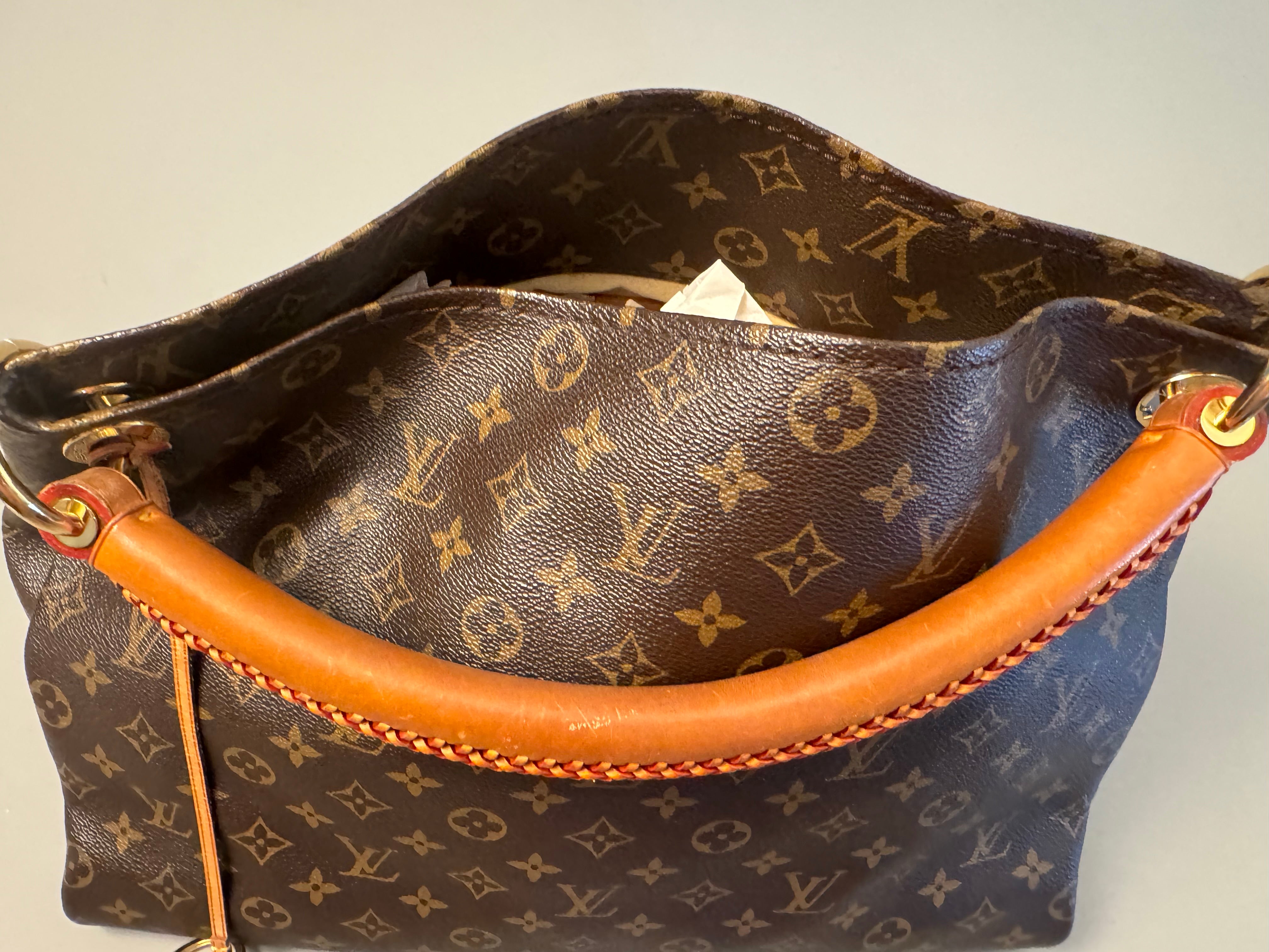 10175 Authentic Pre-loved Louis Vuitton Artsy MM in Monogram Canvas