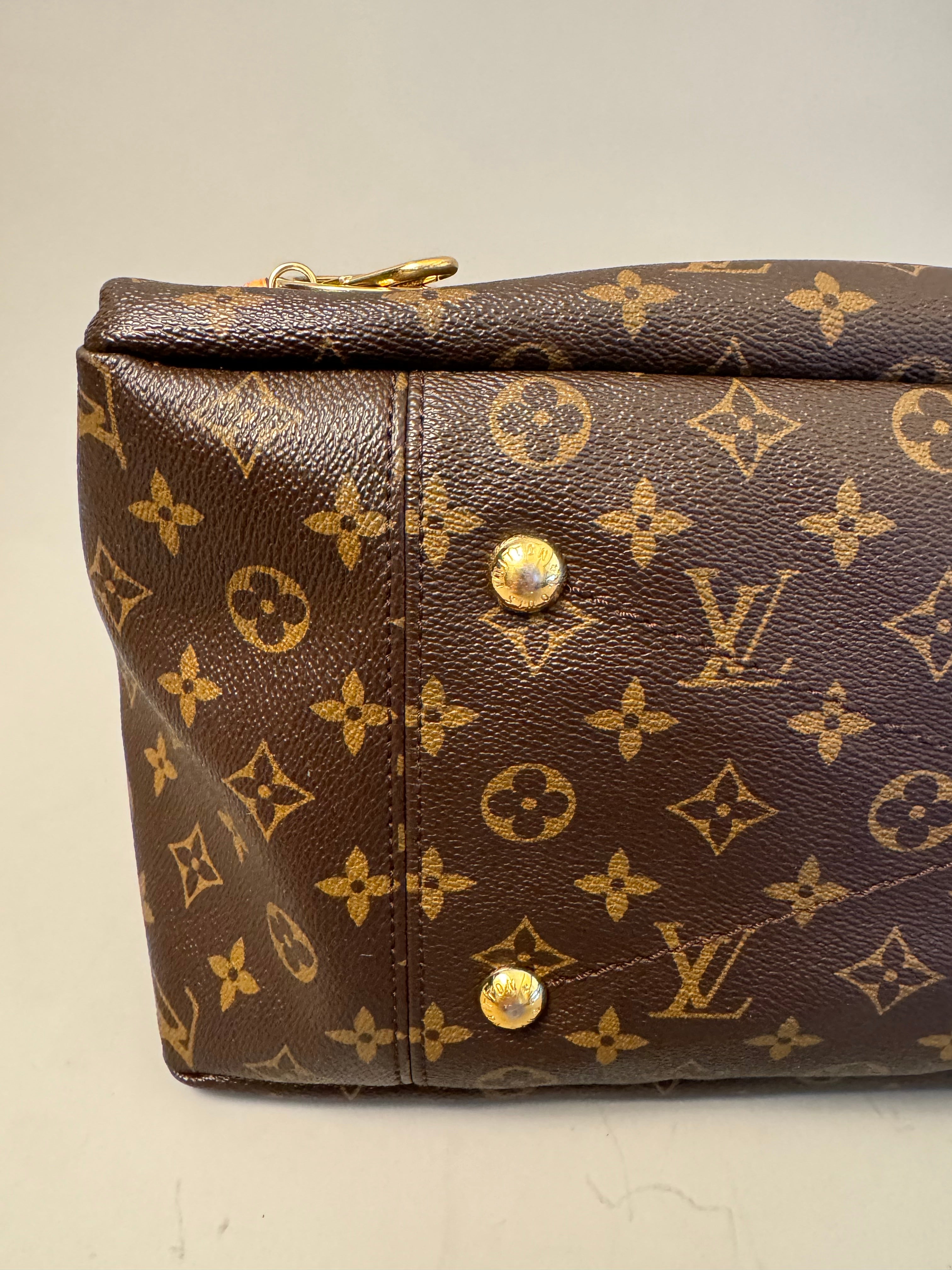 10175 Authentic Pre-loved Louis Vuitton Artsy MM in Monogram Canvas