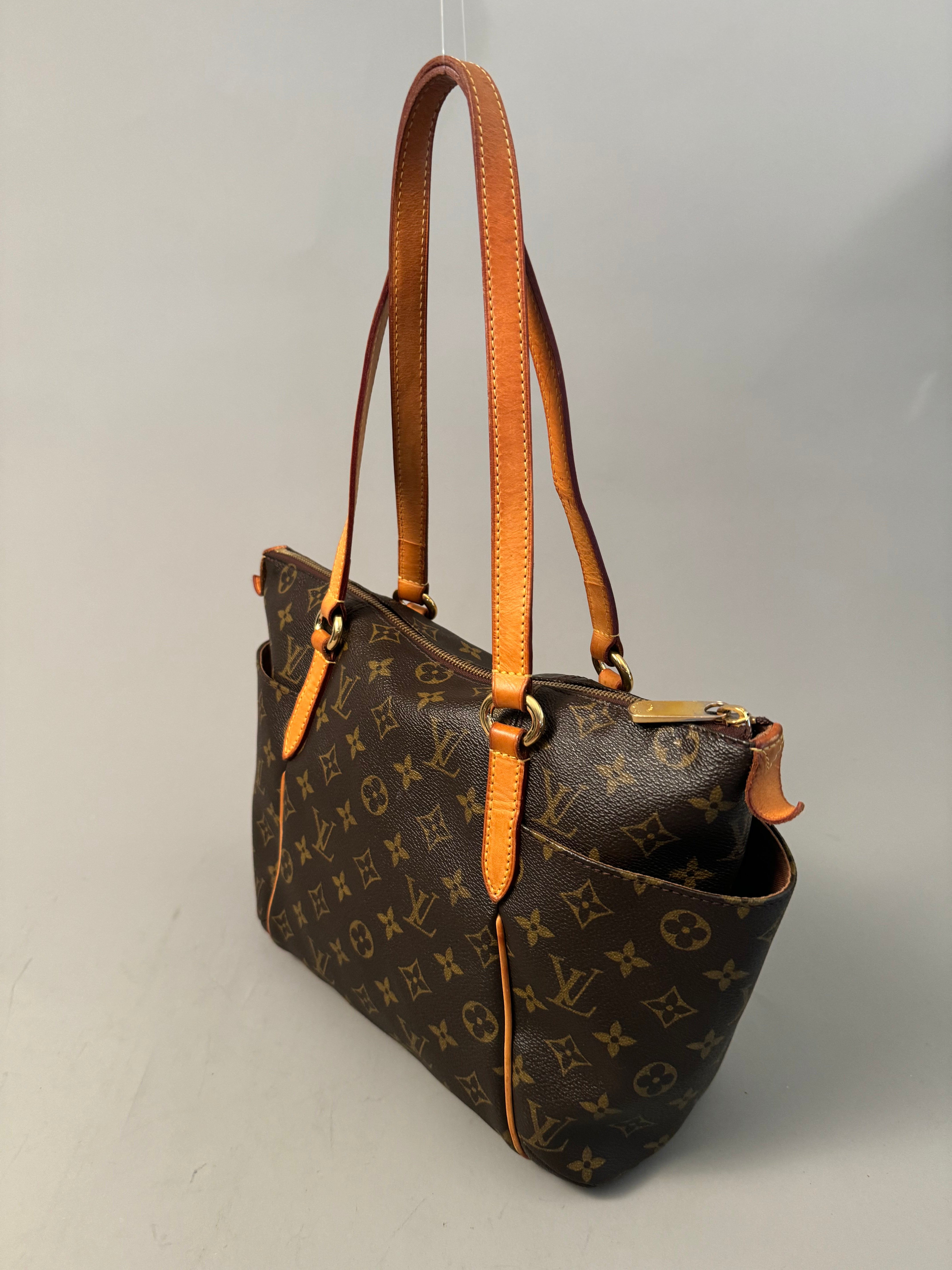 10177 Authentic Pre-loved Louis Vuitton Totally PM in Monogram Canvas