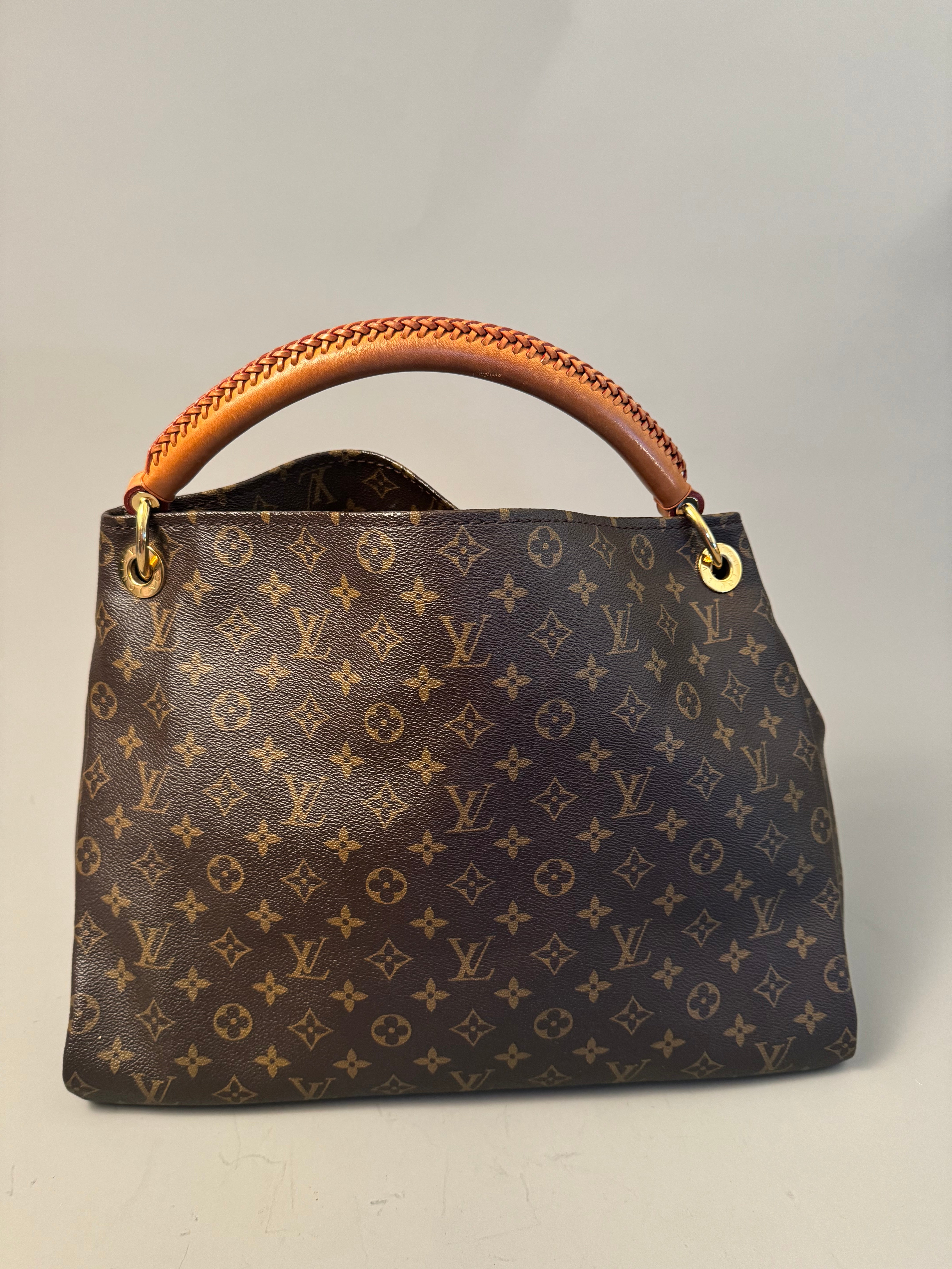 10175 Authentic Pre-loved Louis Vuitton Artsy MM in Monogram Canvas