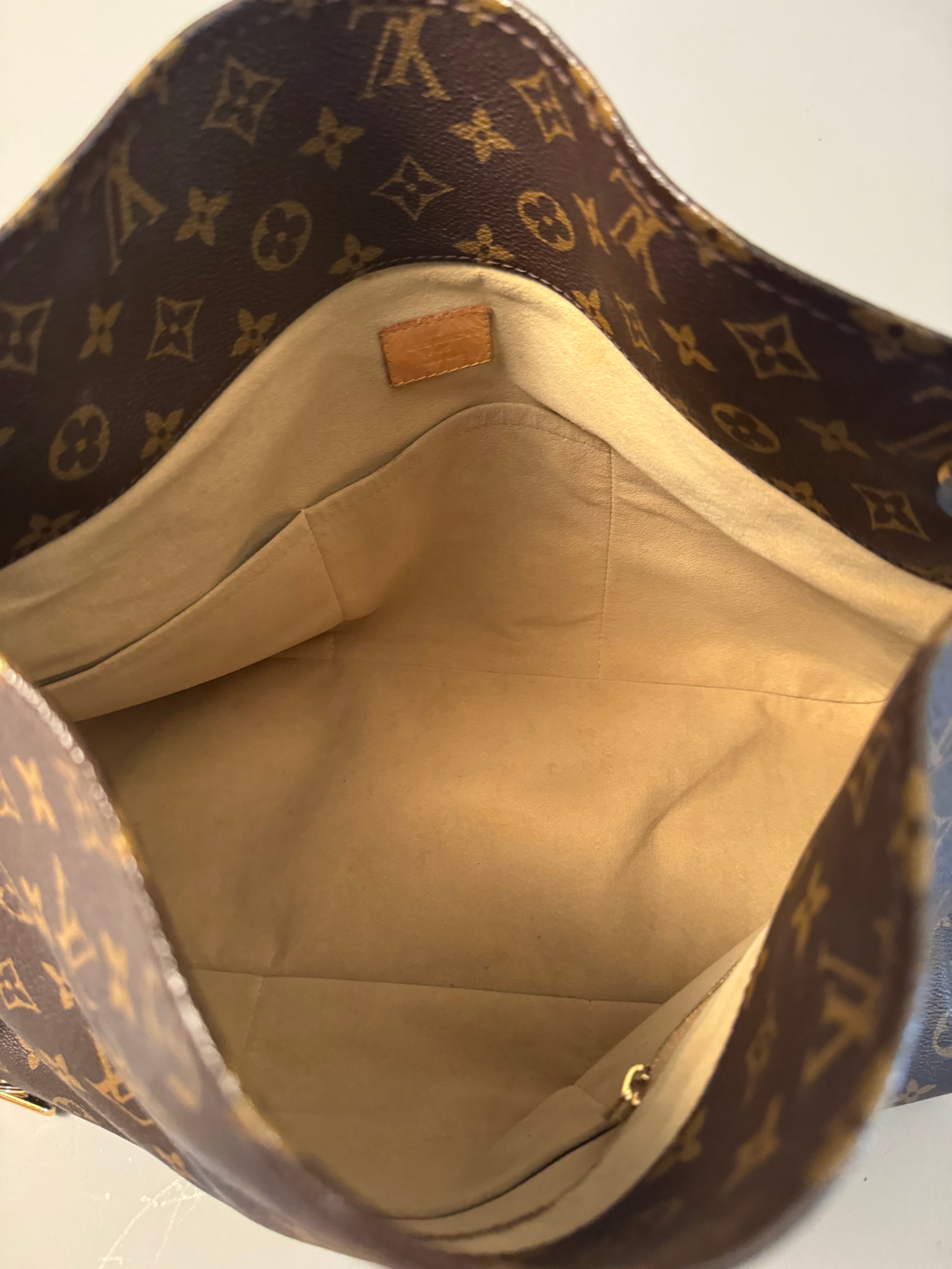 10175 Authentic Pre-loved Louis Vuitton Artsy MM in Monogram Canvas