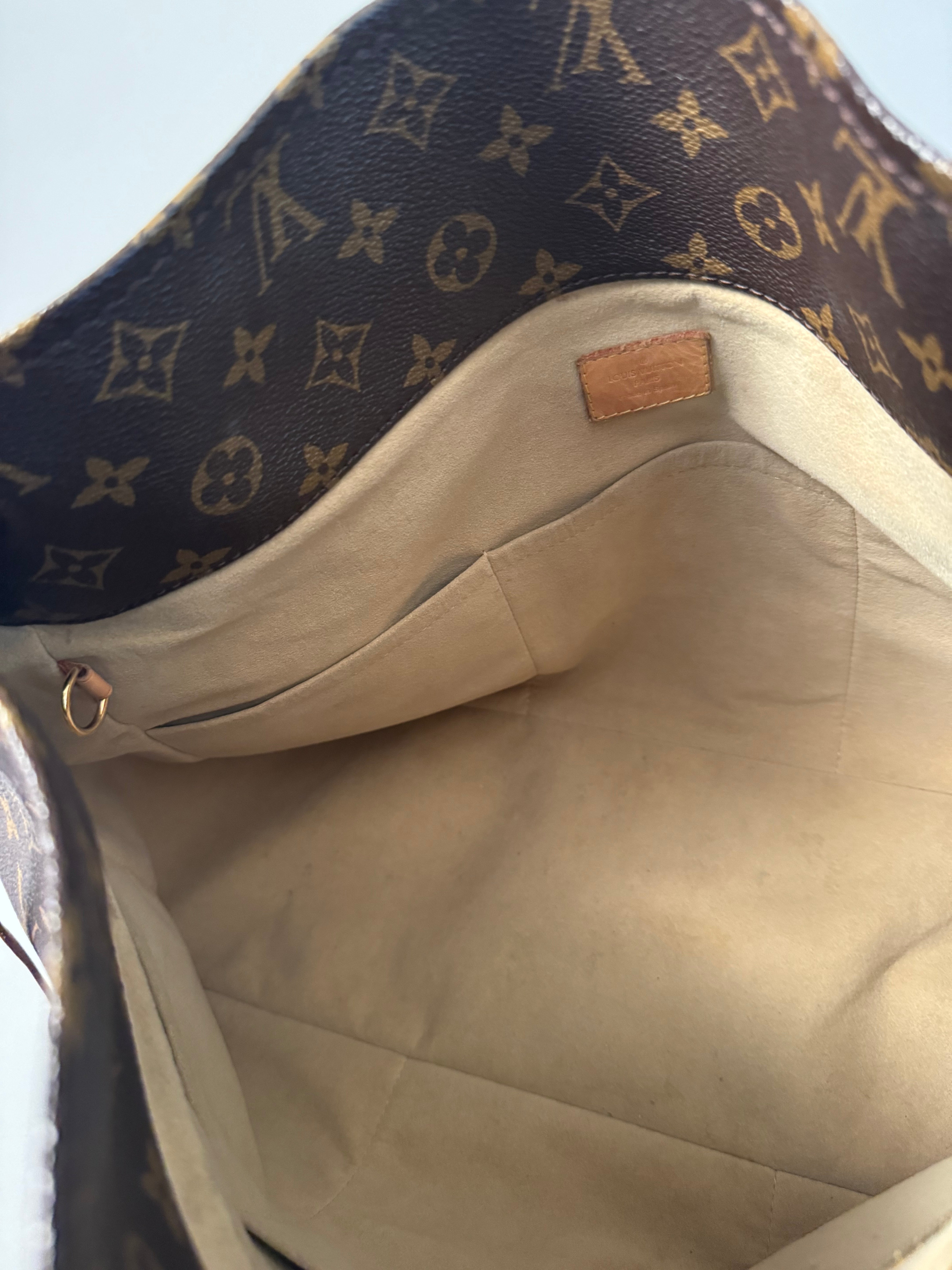 10175 Authentic Pre-loved Louis Vuitton Artsy MM in Monogram Canvas