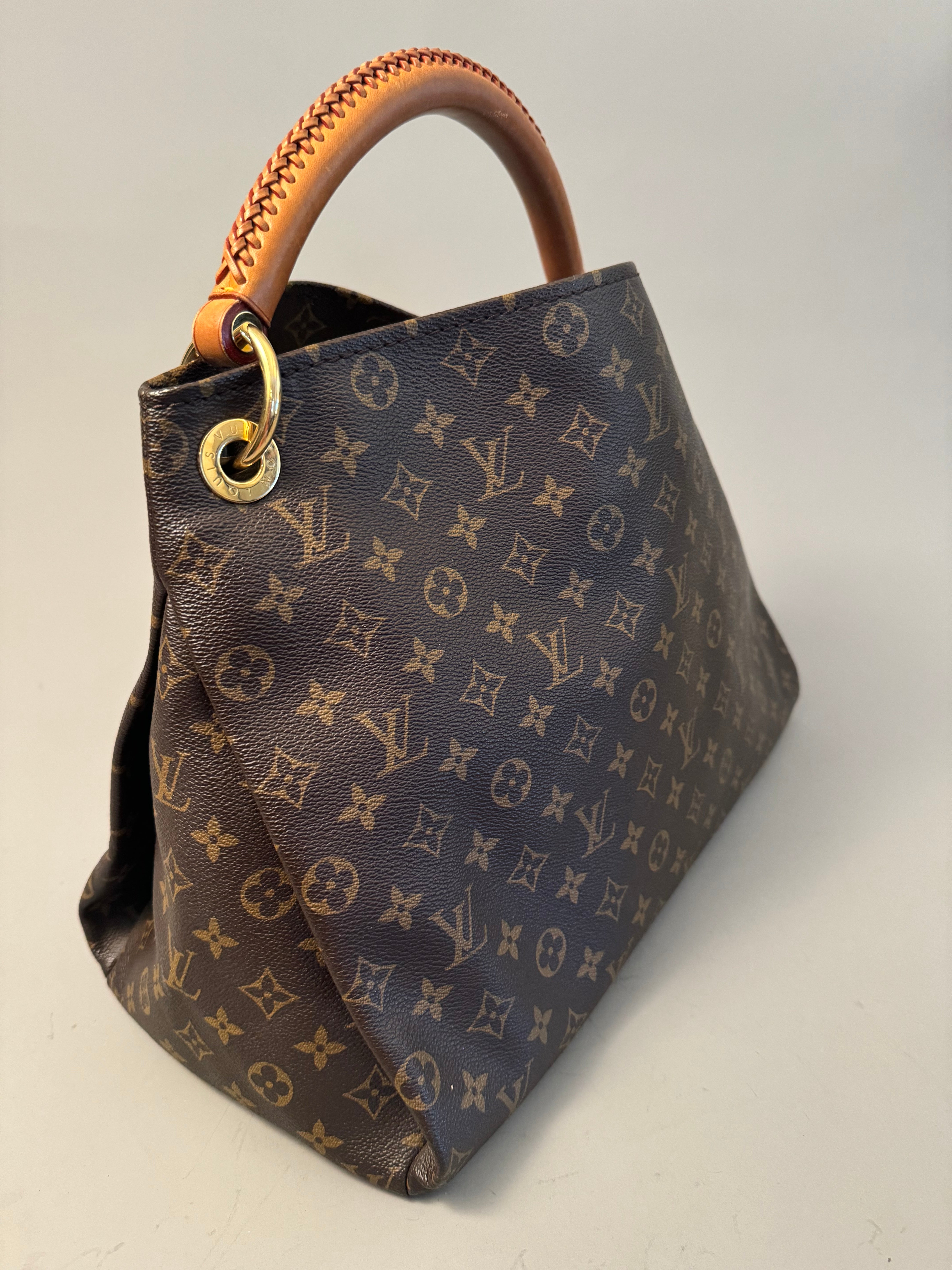 10175 Authentic Pre-loved Louis Vuitton Artsy MM in Monogram Canvas