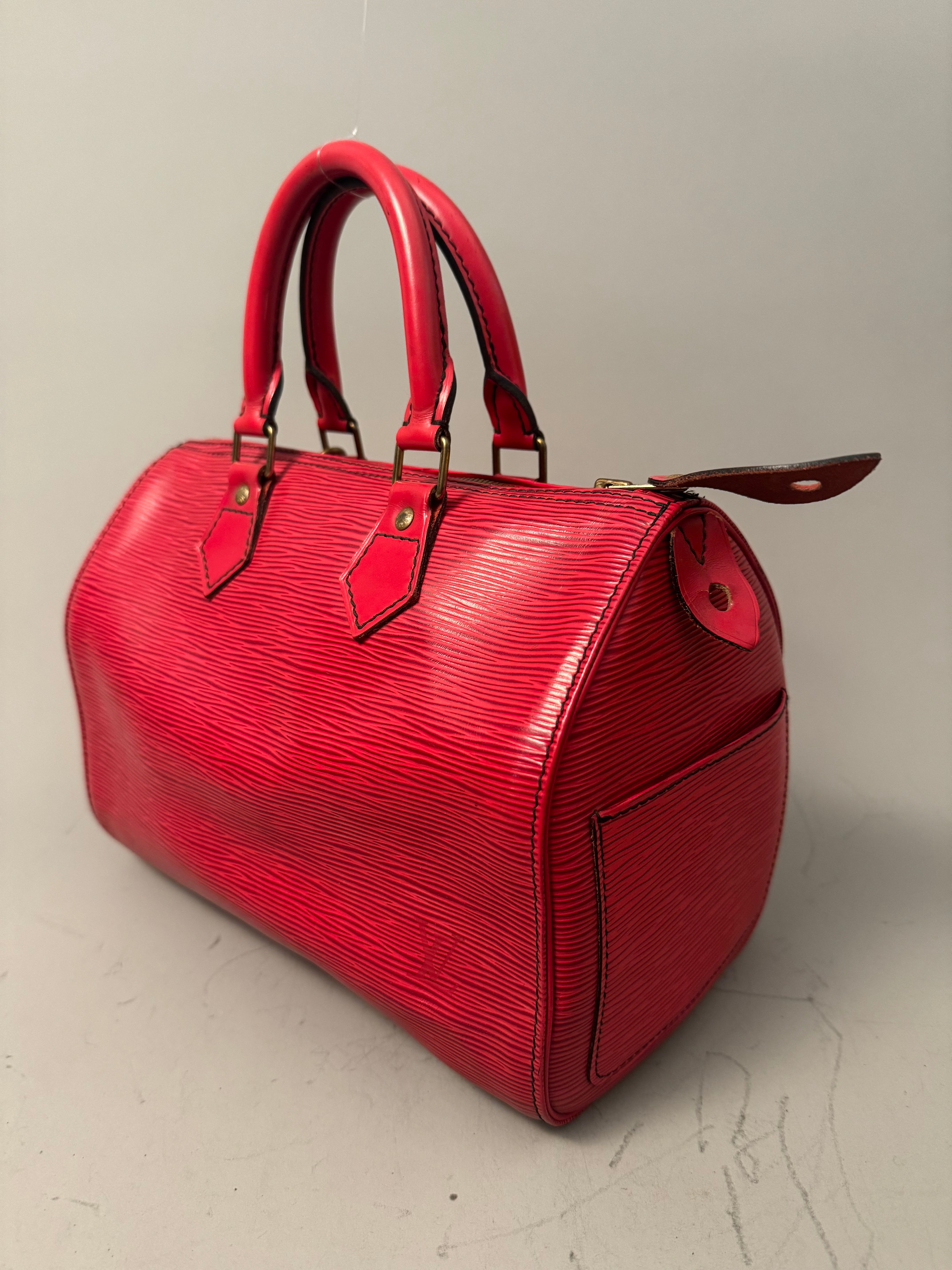 10133 Authentic Pre-loved Louis Vuitton Speedy 25 in Red Epi Leather