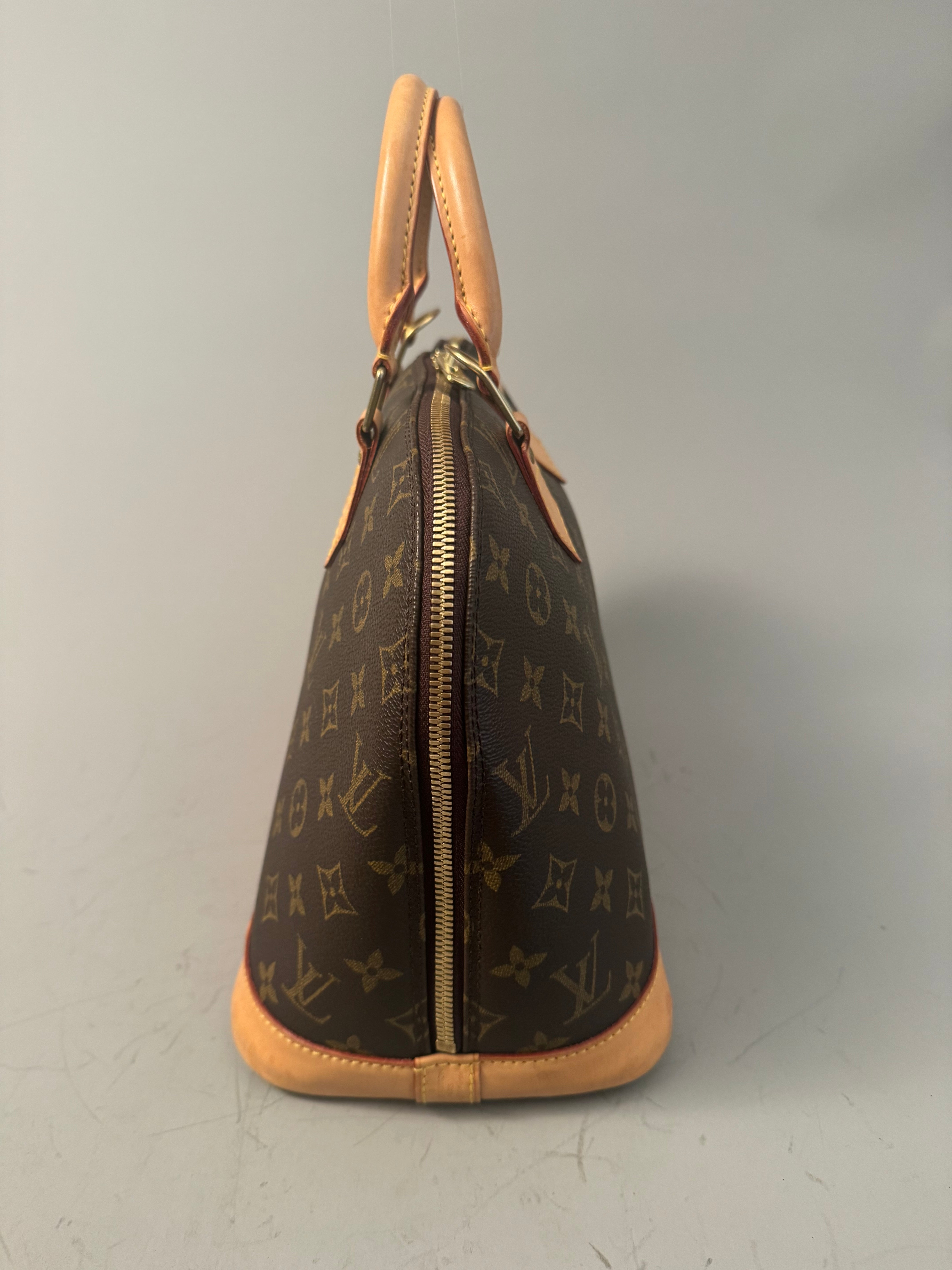 10235 Authentic Pre-Loved Louis Vuitton Alma in Monogram Canvas Fl0033