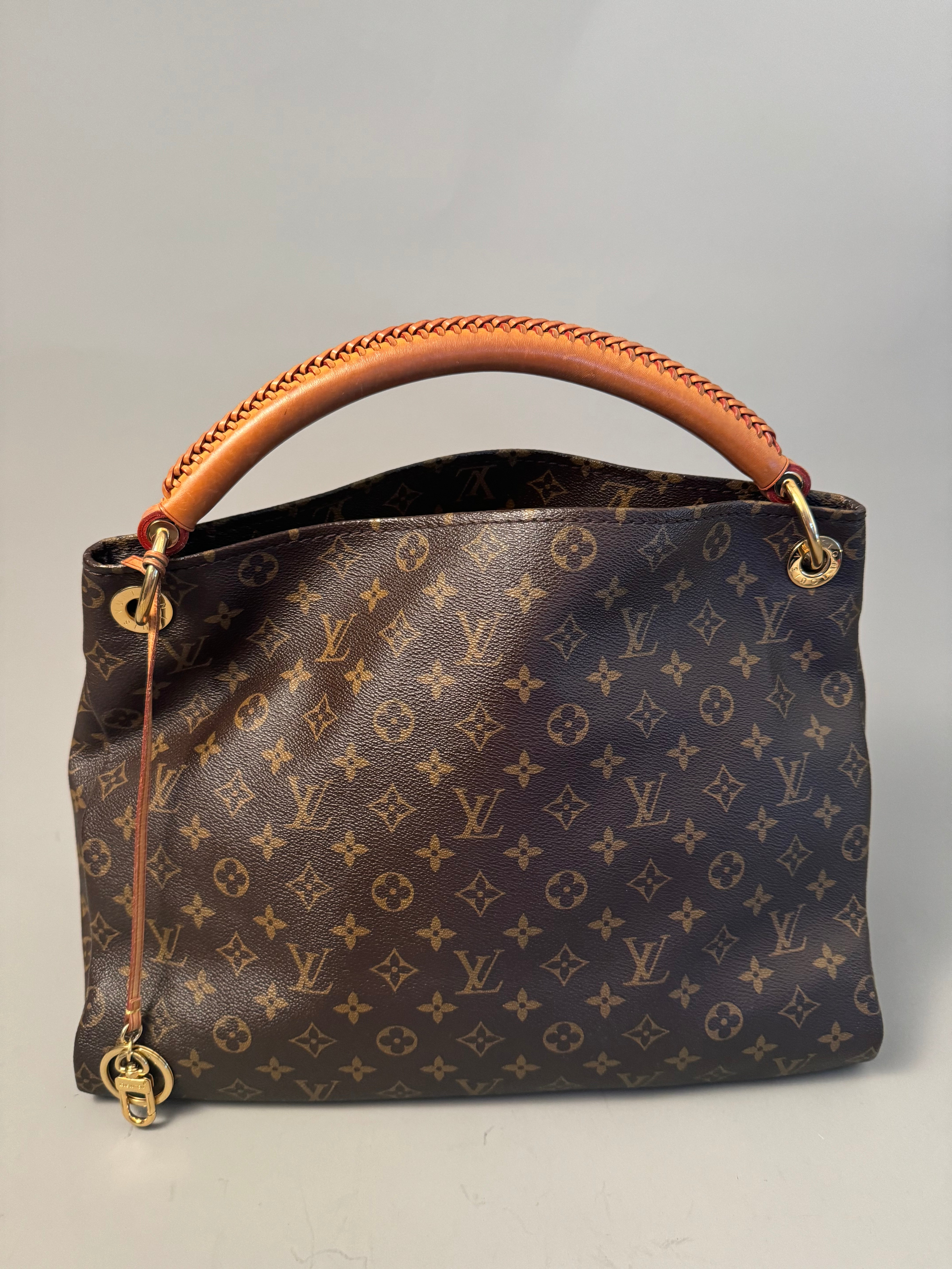 10175 Authentic Pre-loved Louis Vuitton Artsy MM in Monogram Canvas