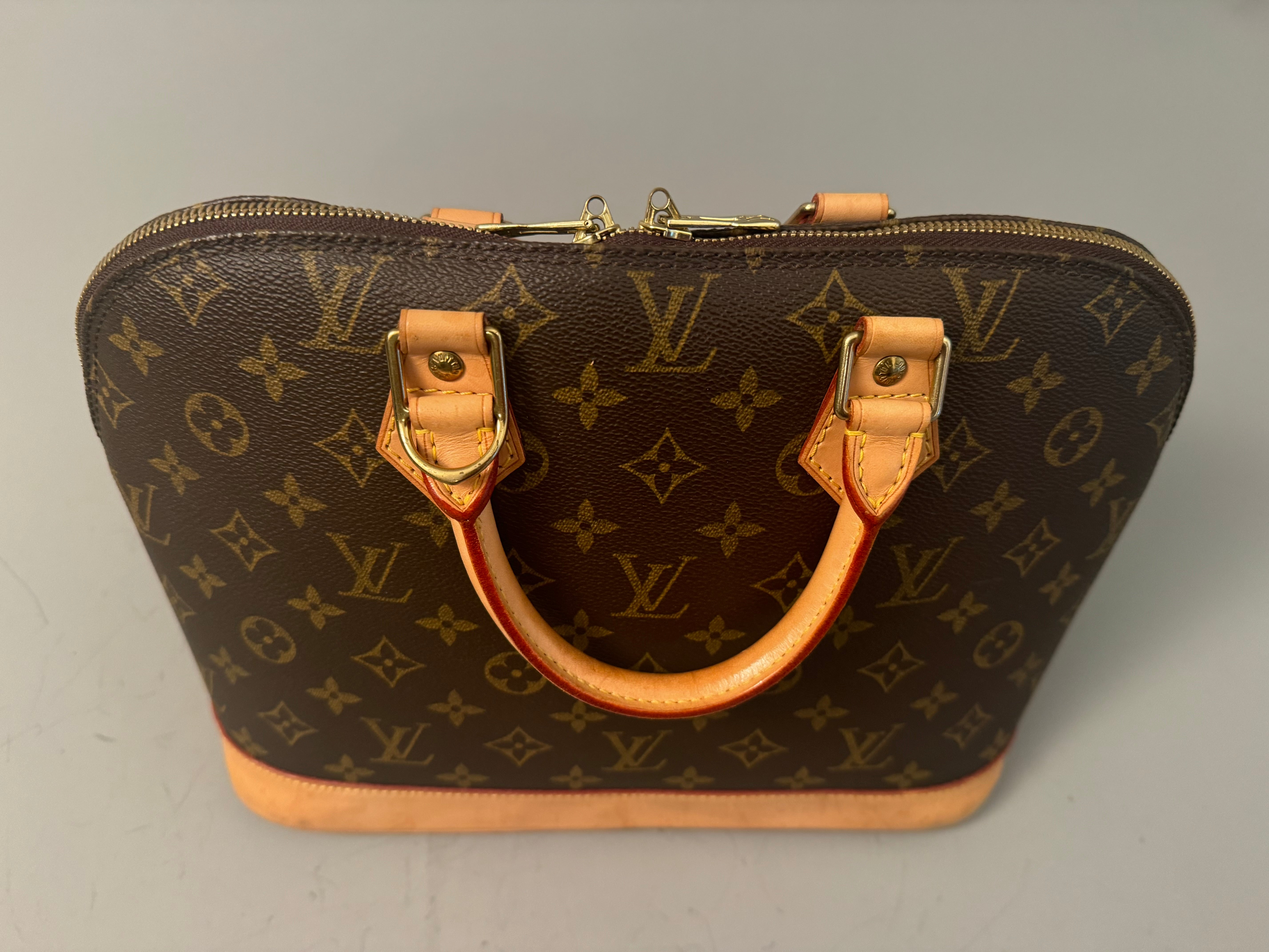 10235 Authentic Pre-Loved Louis Vuitton Alma in Monogram Canvas Fl0033