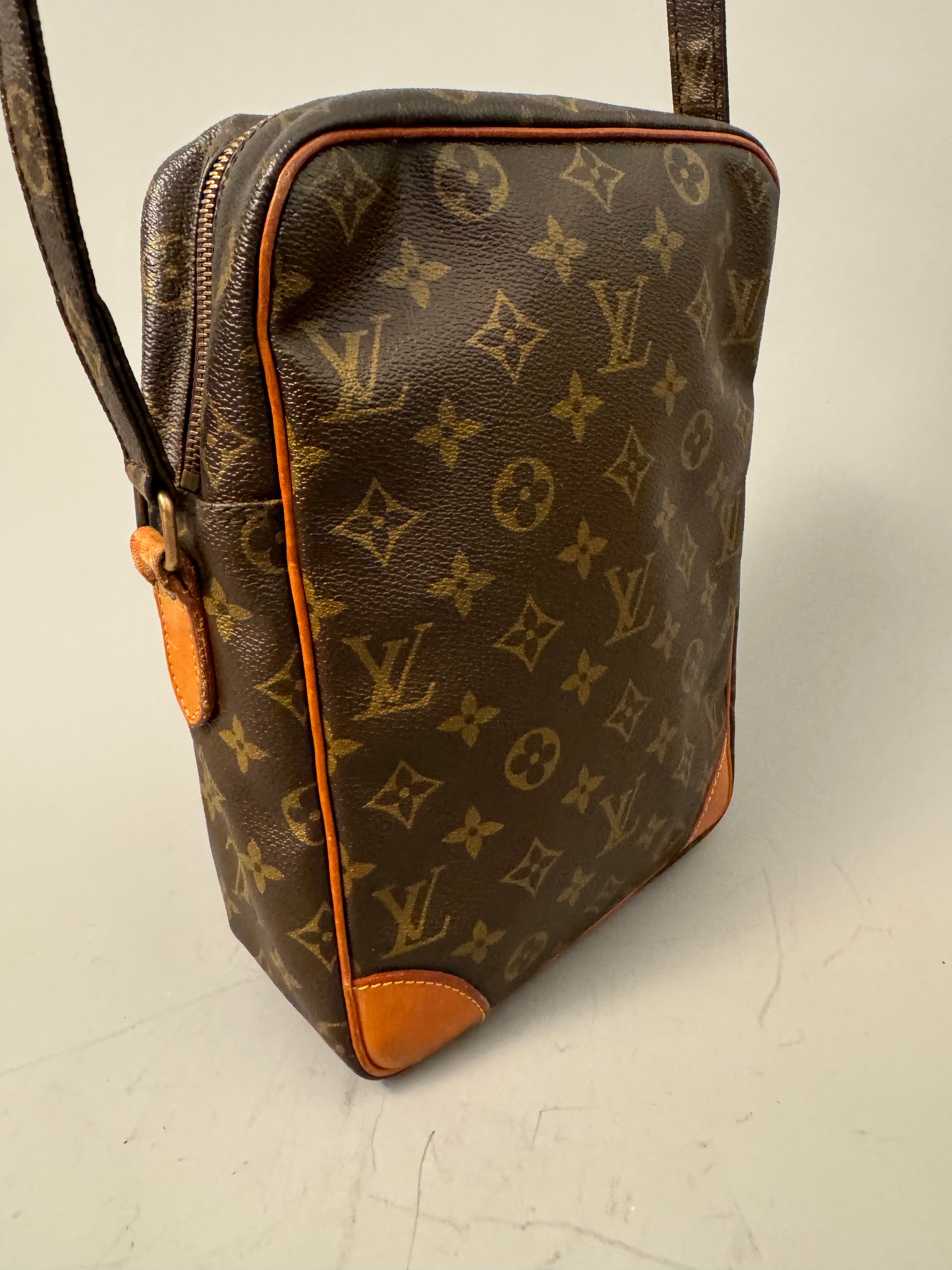 10130 Authentic Pre-loved Louis Vuitton Danube GM in Monogram Canvas