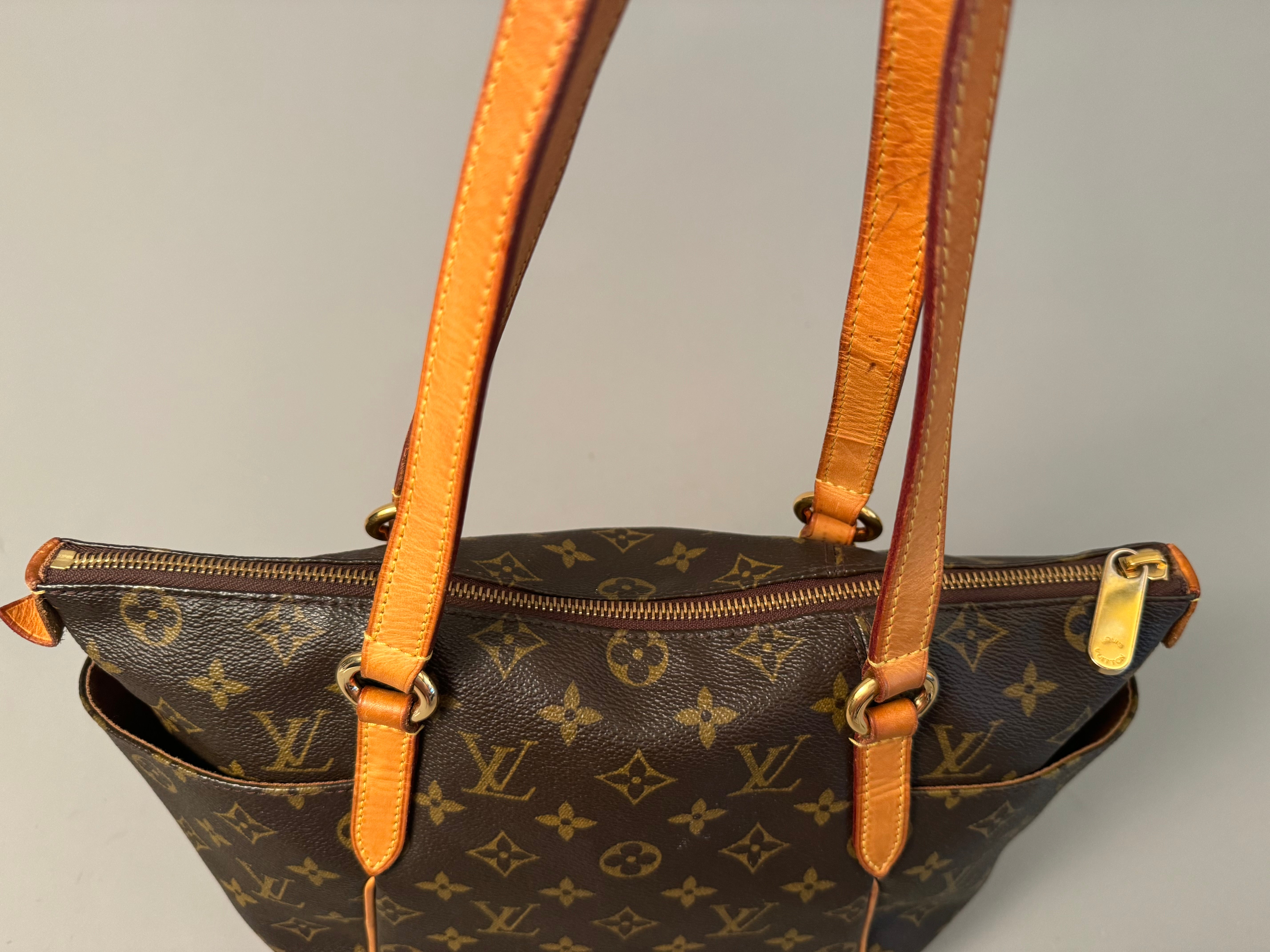 10177 Authentic Pre-loved Louis Vuitton Totally PM in Monogram Canvas