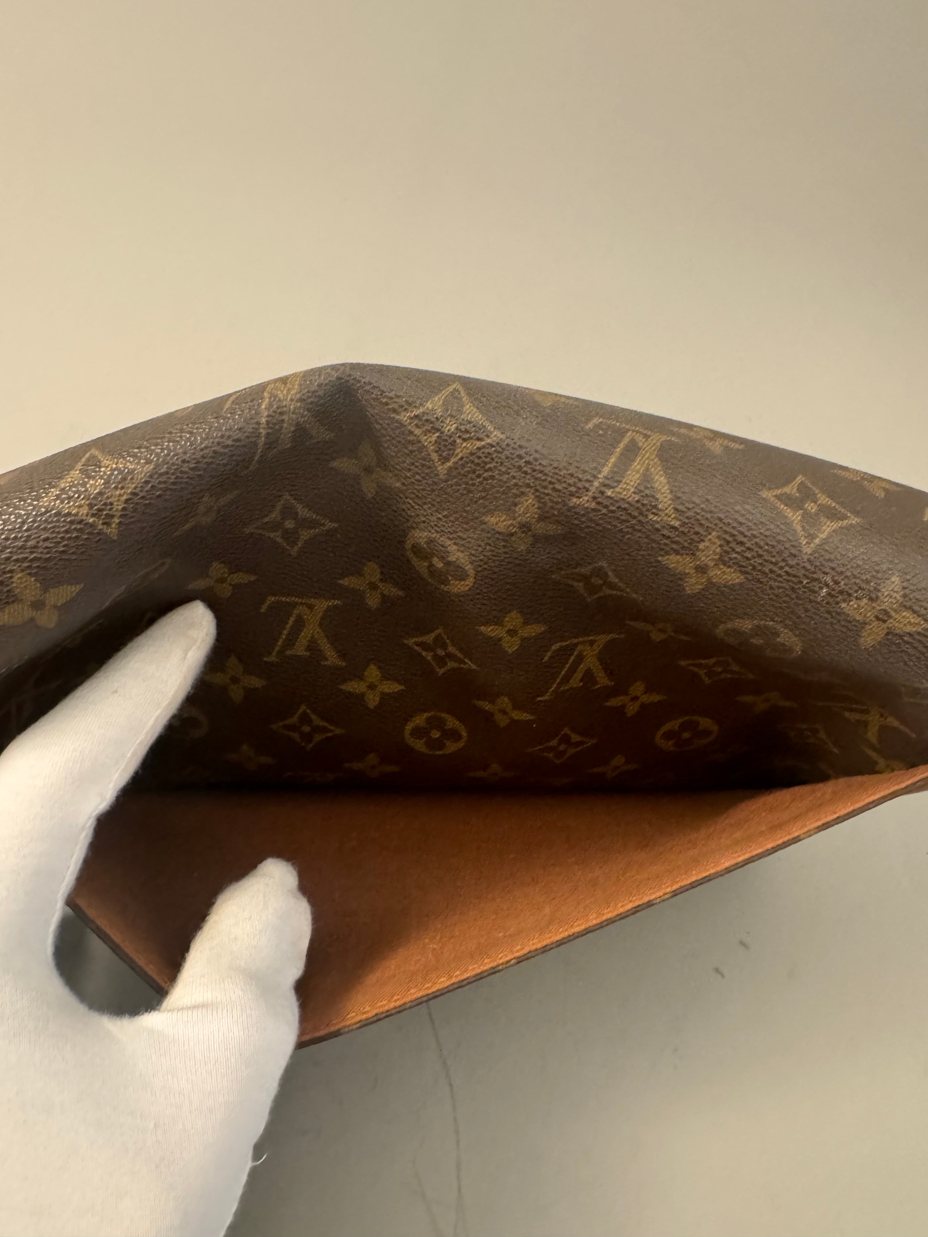 10095 Authentic Pre-loved Louis Vuitton Gibeciere MM in monogram Canvas