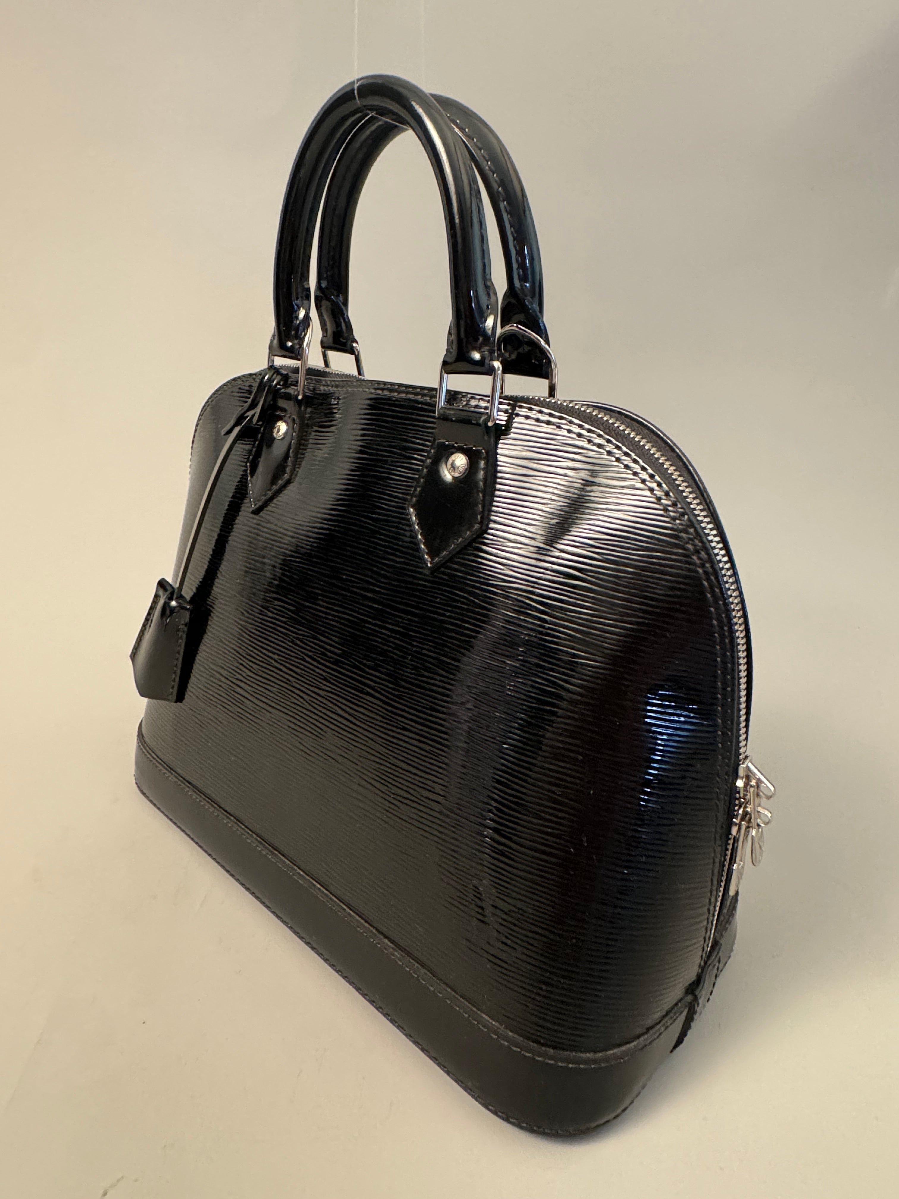 10181 Authentic Pre-loved Louis Vuitton Alma in Black Epi Leather