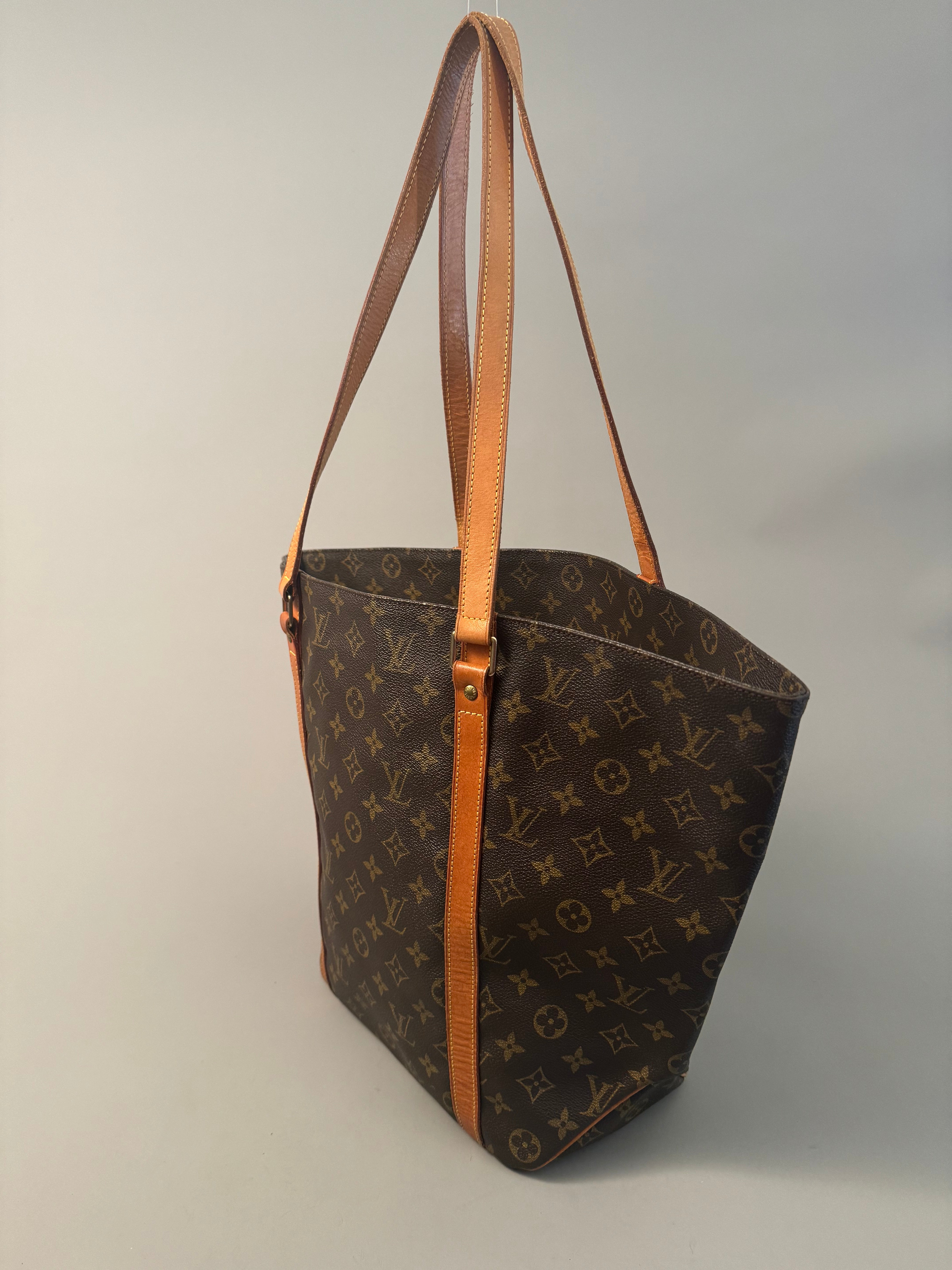 10072 Authentic Pre-loved Louis Vuitton Sac Shopping in Monogram Canvas