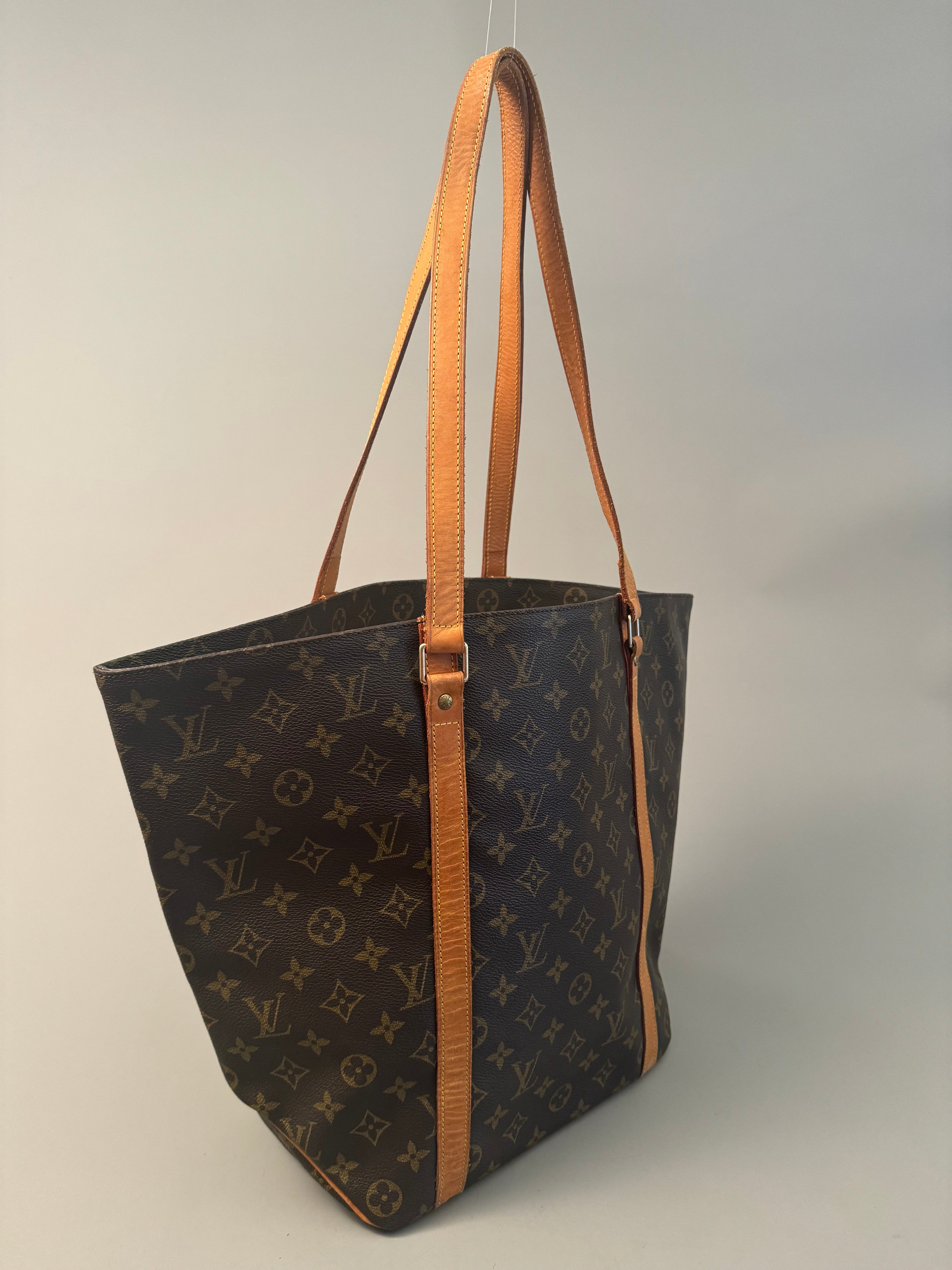 10072 Authentic Pre-loved Louis Vuitton Sac Shopping in Monogram Canvas