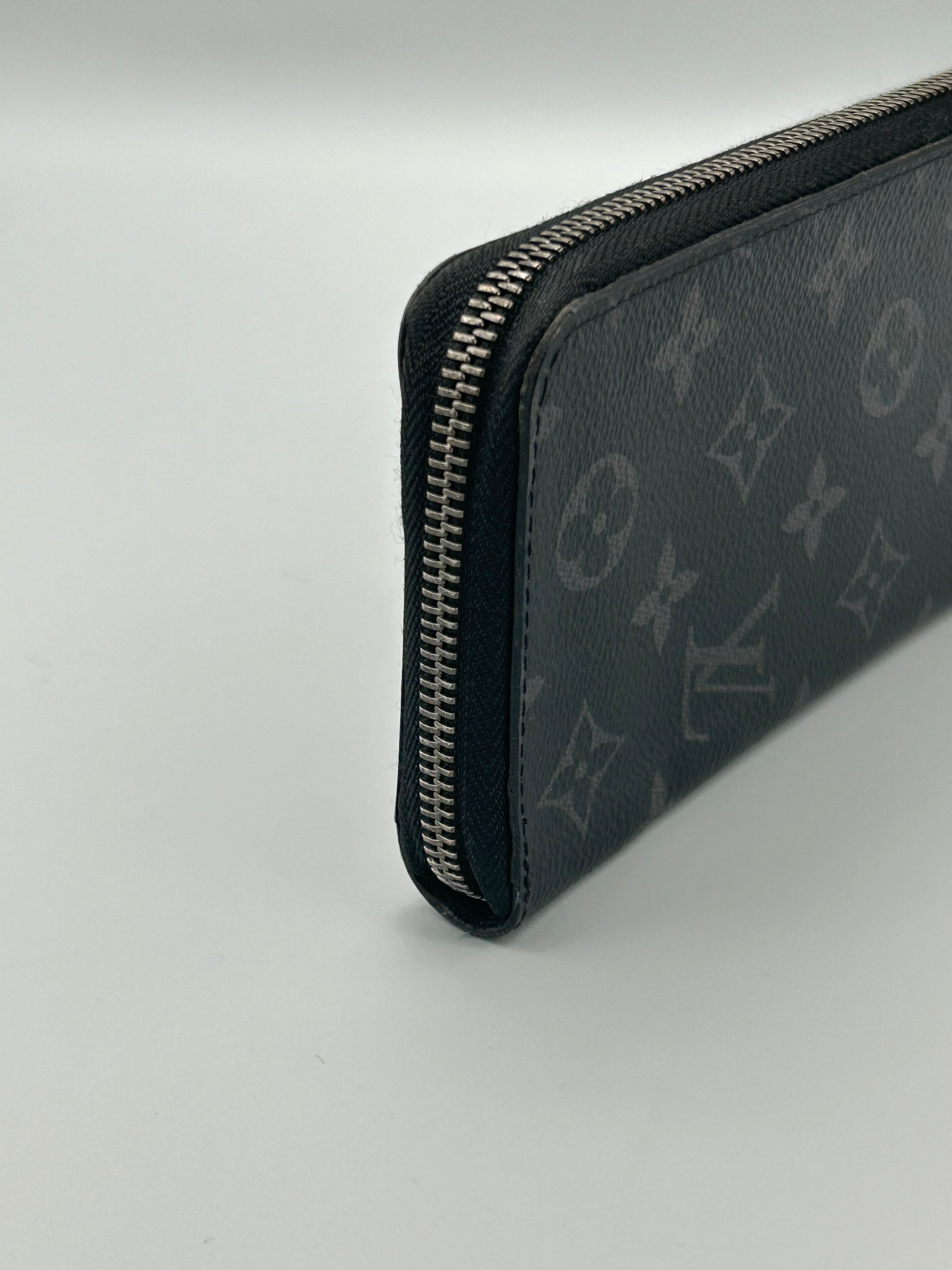 10104 Authentic Pre-loved Louis Vuitton Zippy Vertical Wallet in Graphite Eclipse Canvas