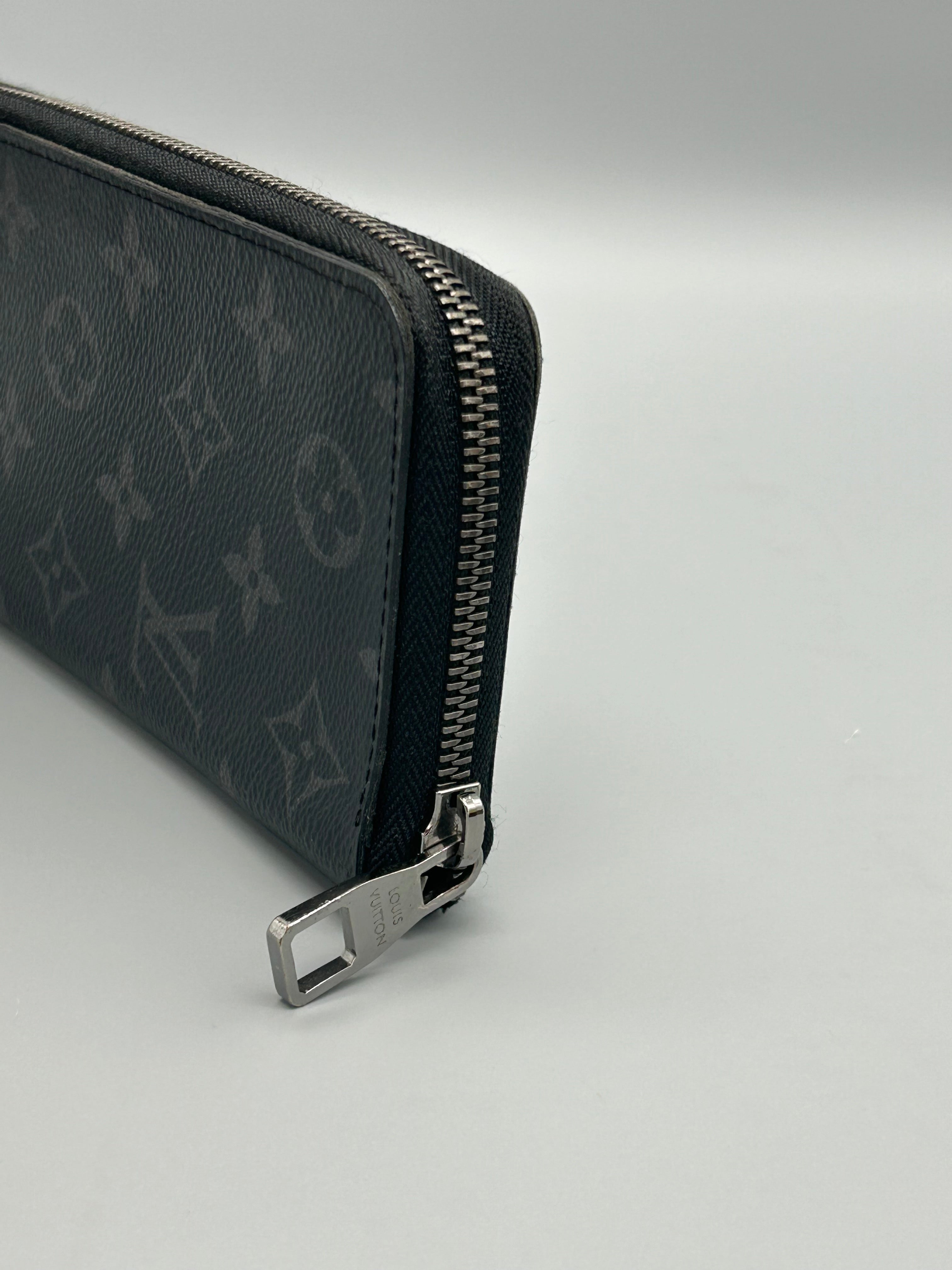 10104 Authentic Pre-loved Louis Vuitton Zippy Vertical Wallet in Graphite Eclipse Canvas