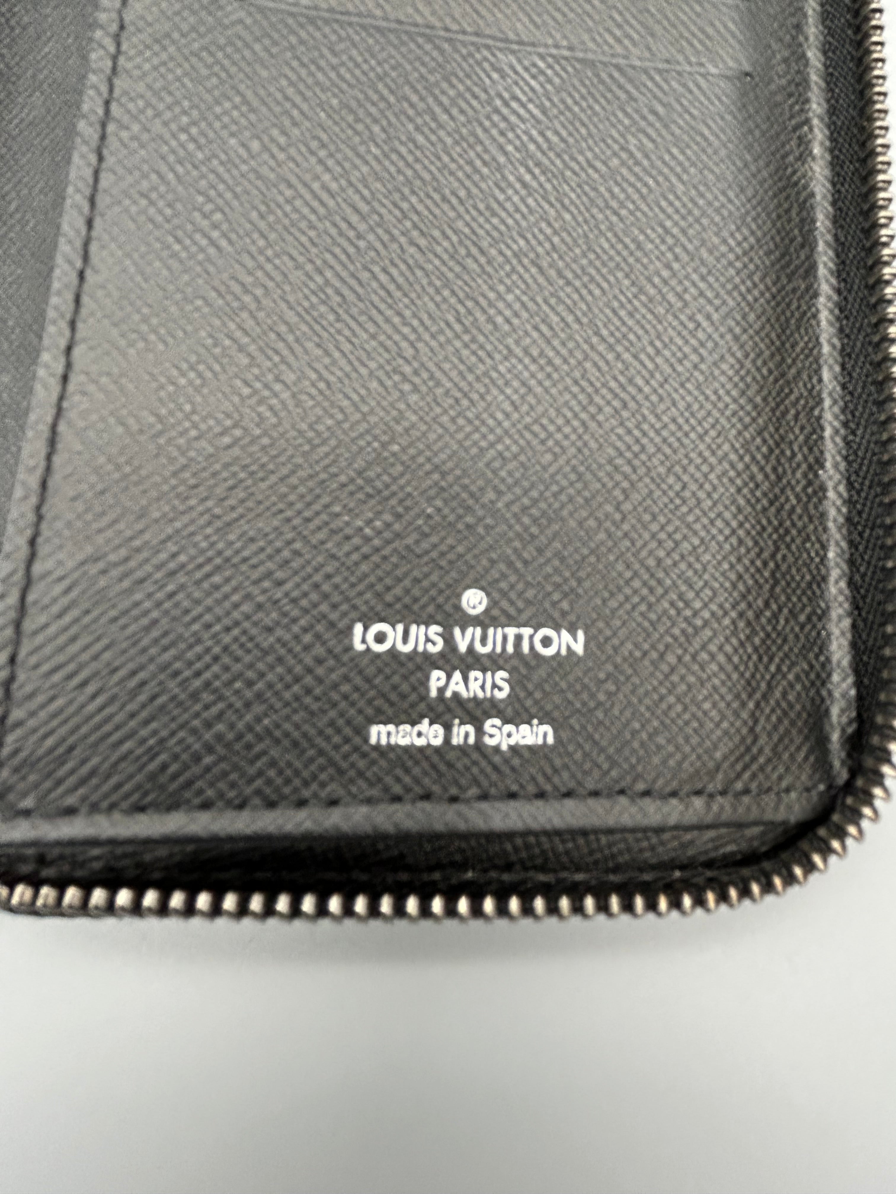 10104 Authentic Pre-loved Louis Vuitton Zippy Vertical Wallet in Graphite Eclipse Canvas