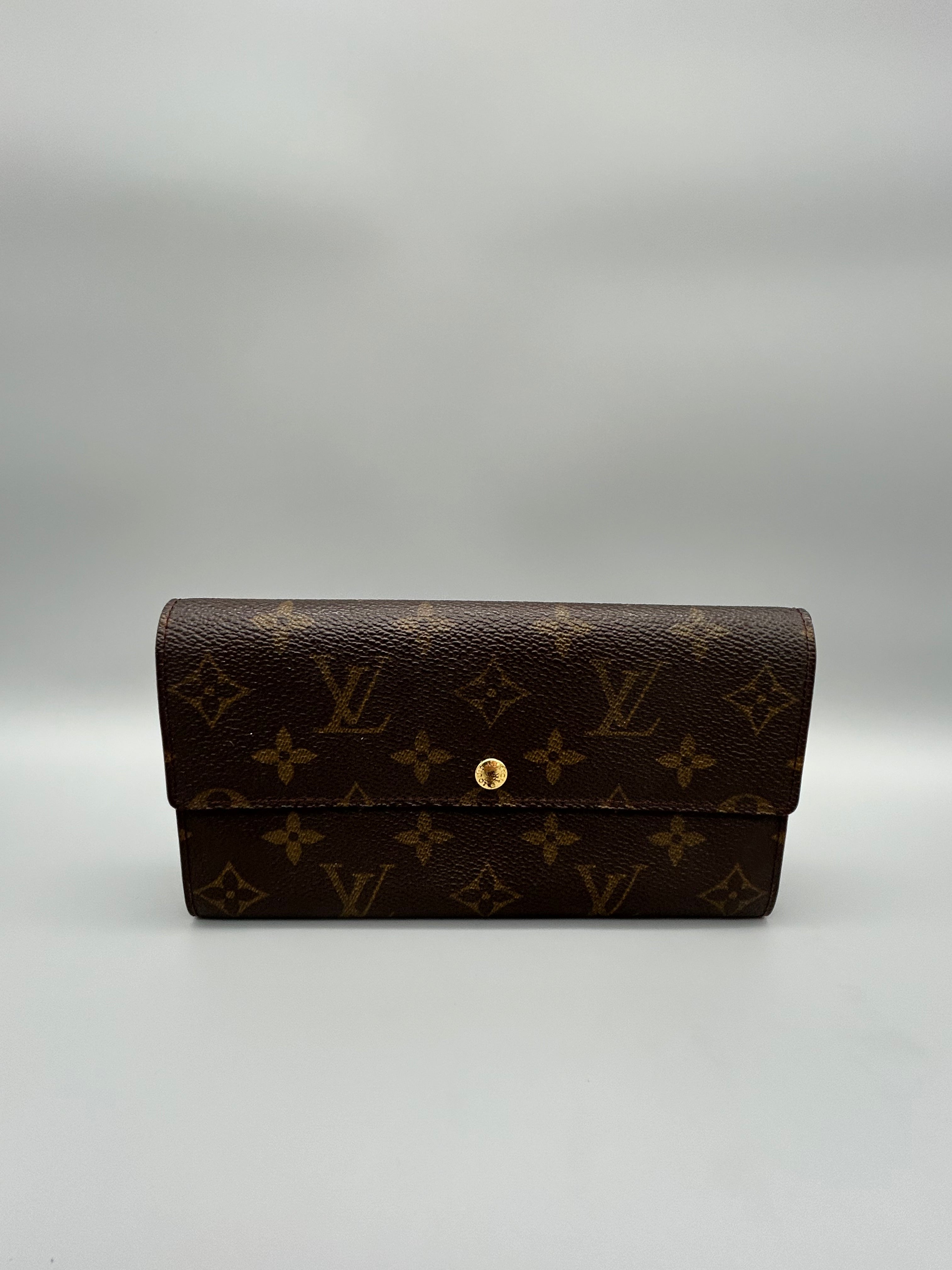 10106 Authentic Pre-loved Louis Vuitton Sarah Wallet in Monogram Canvas