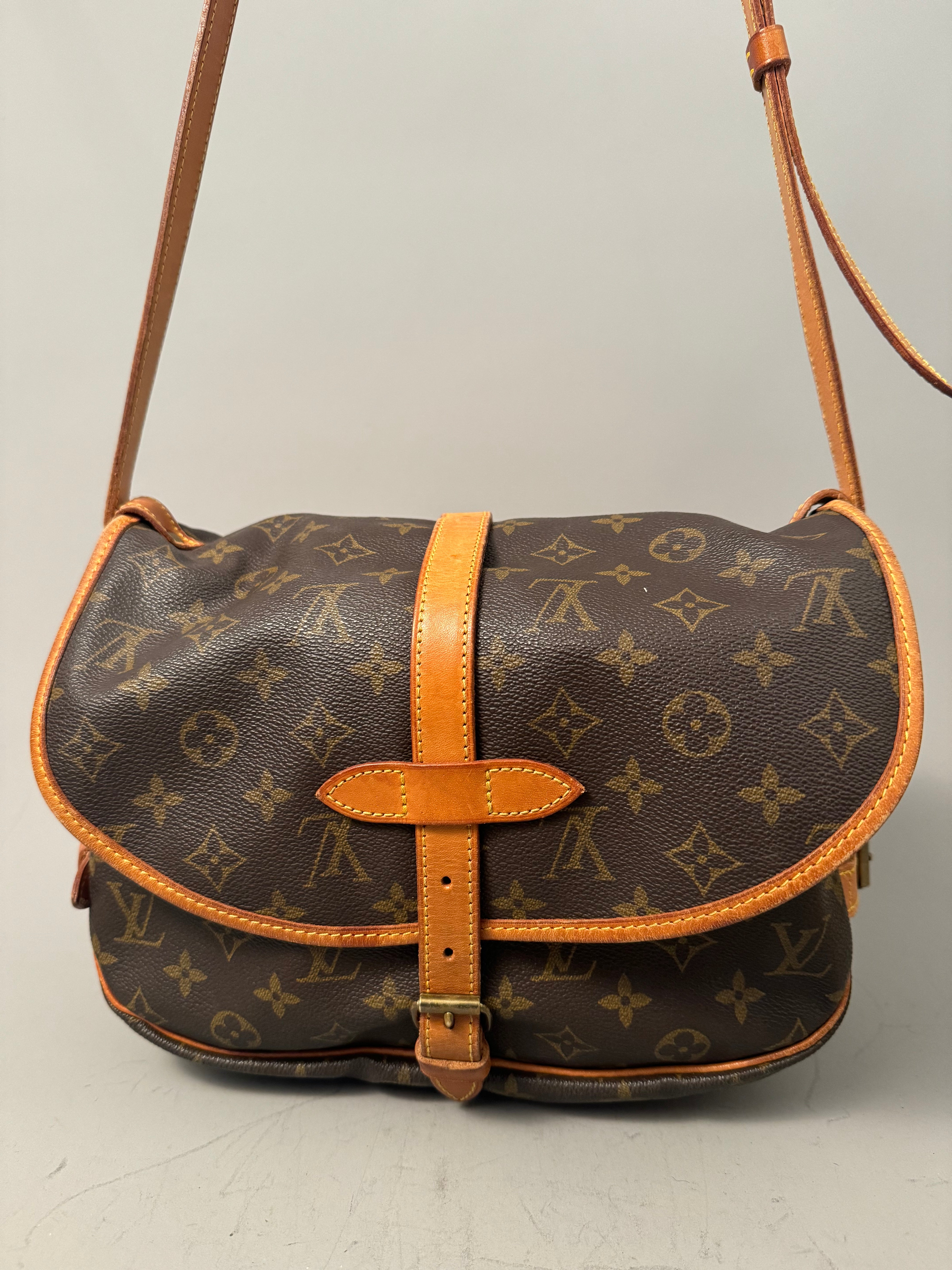 10168 Authentic Pre-loved Louis Vuitton Saumur 30 in Monogram Canvas