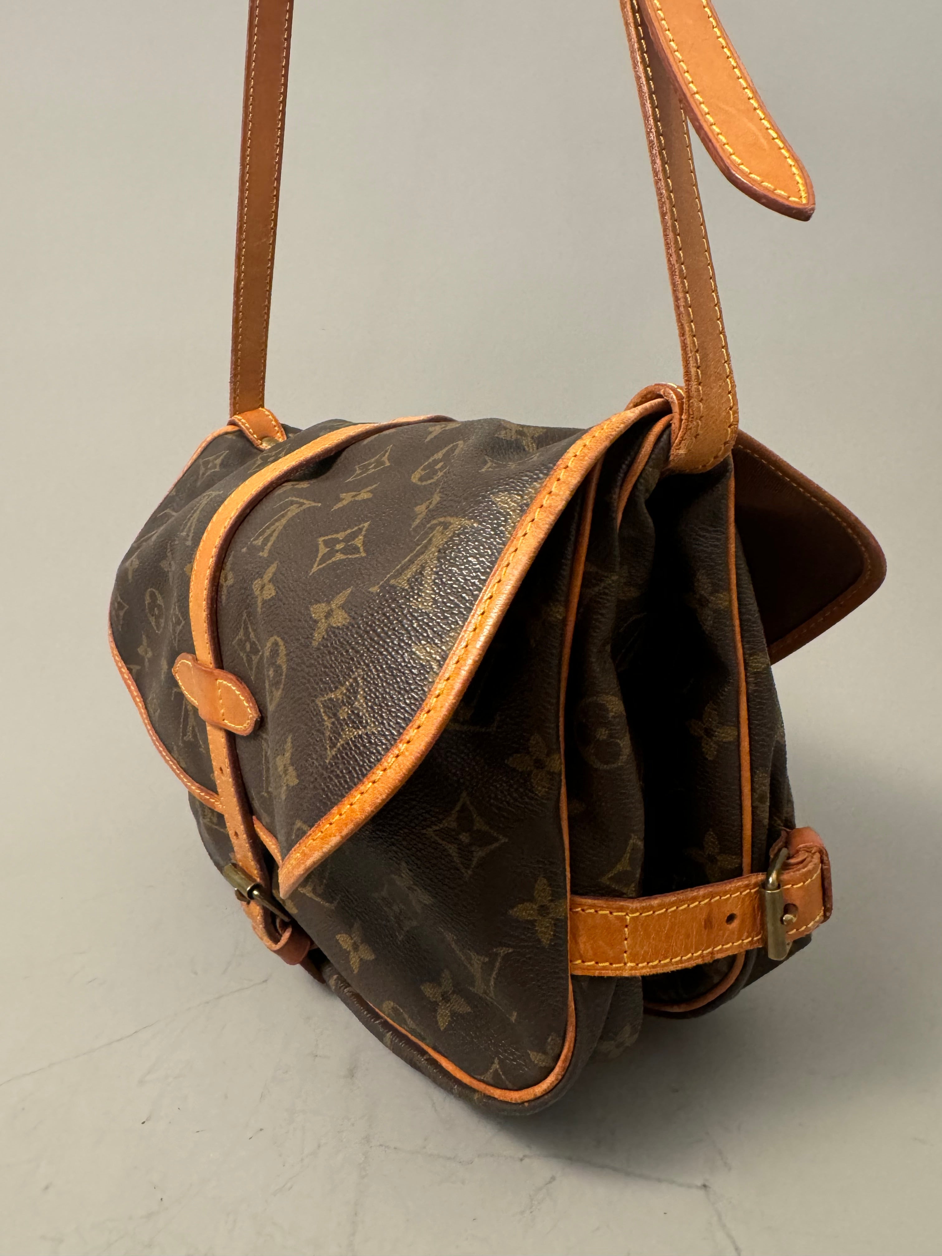 10168 Authentic Pre-loved Louis Vuitton Saumur 30 in Monogram Canvas