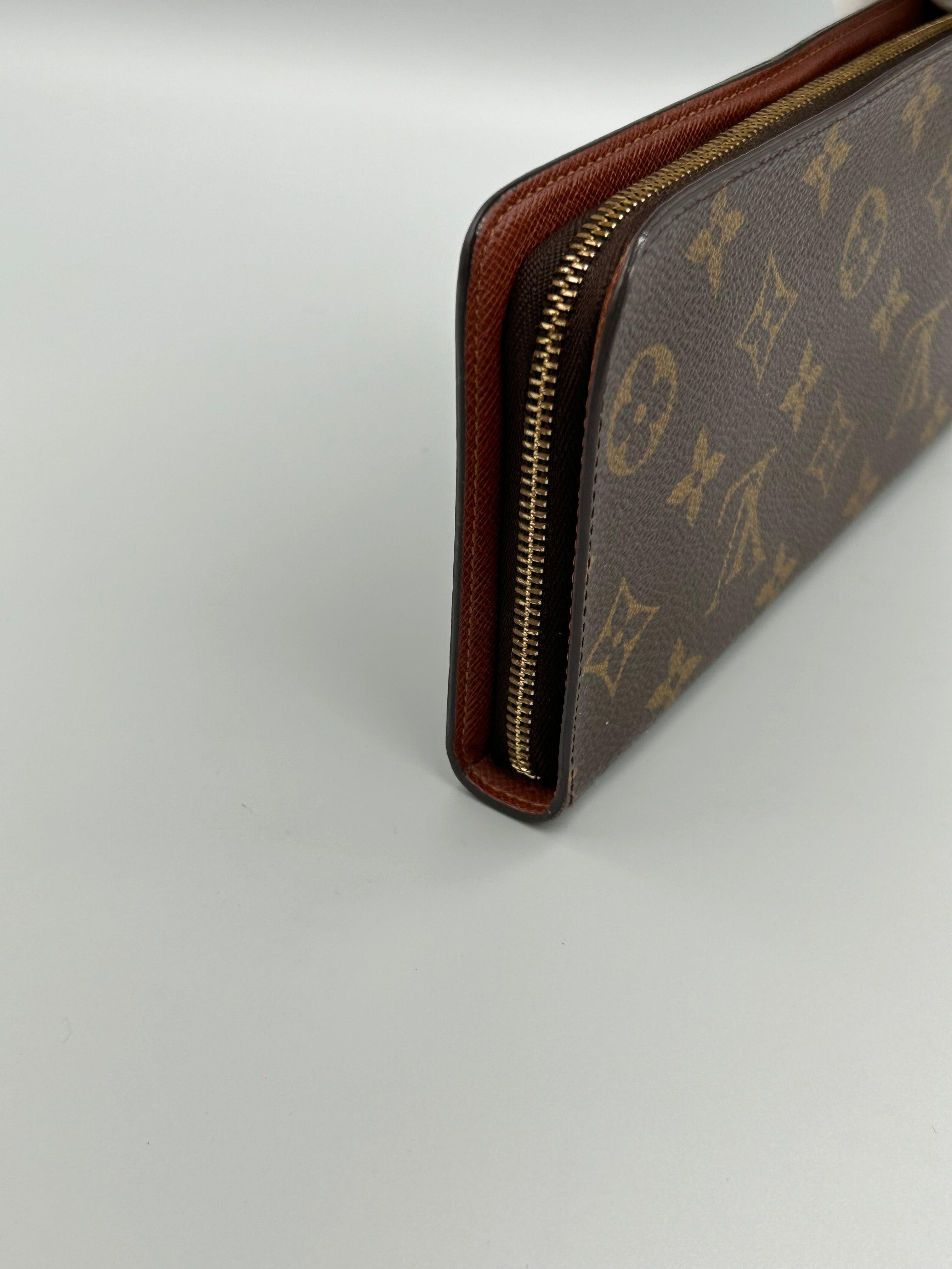 10107 Authentic Pre-loved Louis Vuitton Zippy Wallet in Monogram Canvas